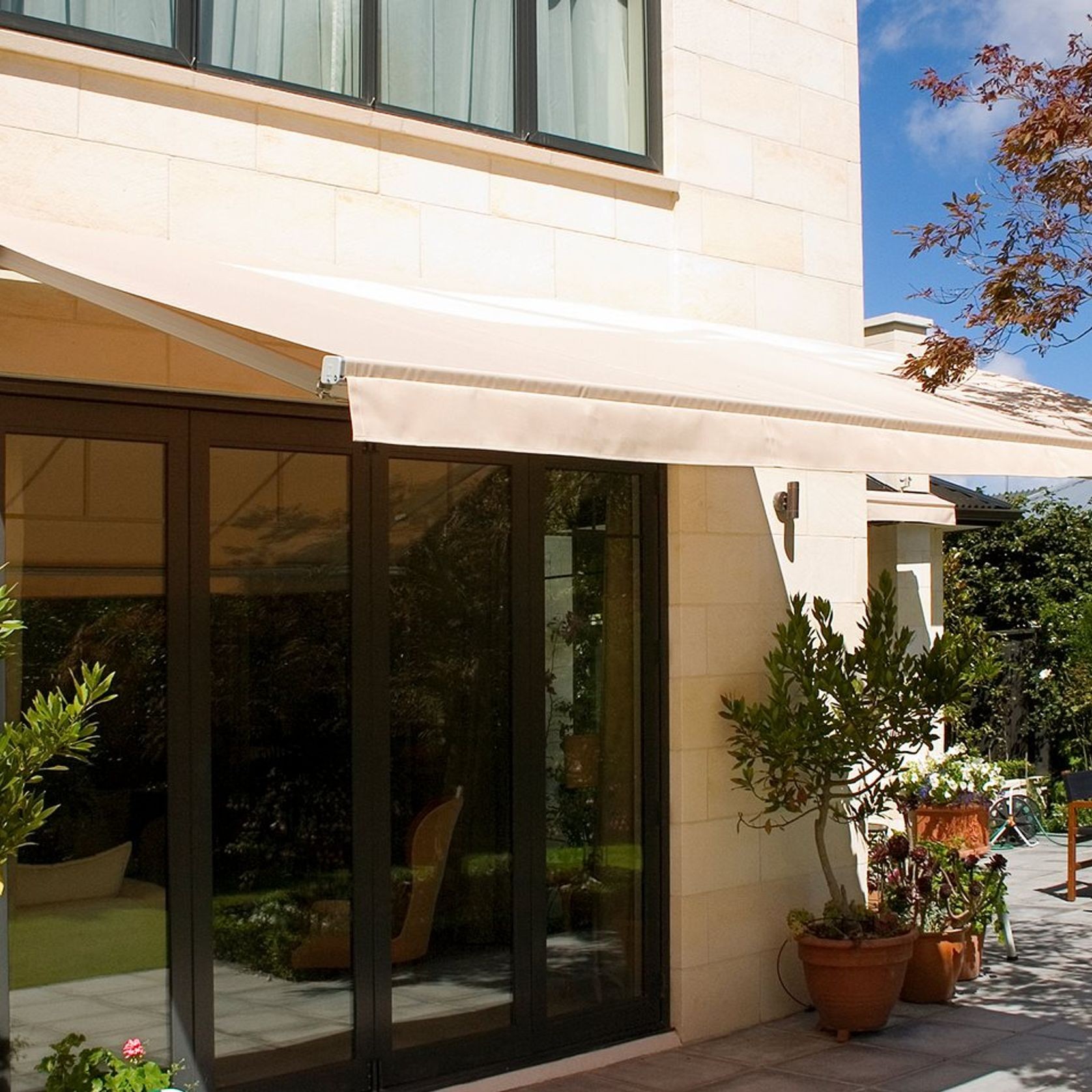 Euro Boulevard Awning gallery detail image