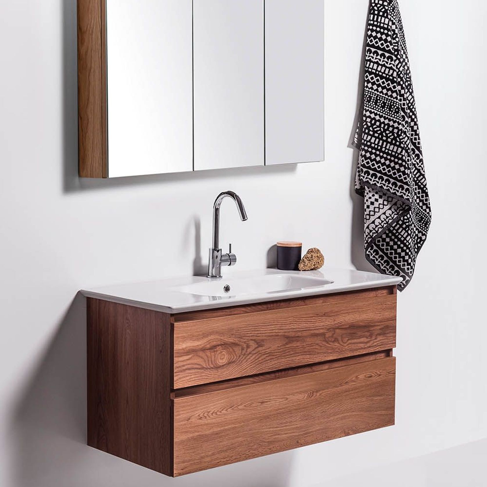 Mirror Cabinet, 3 Doors gallery detail image