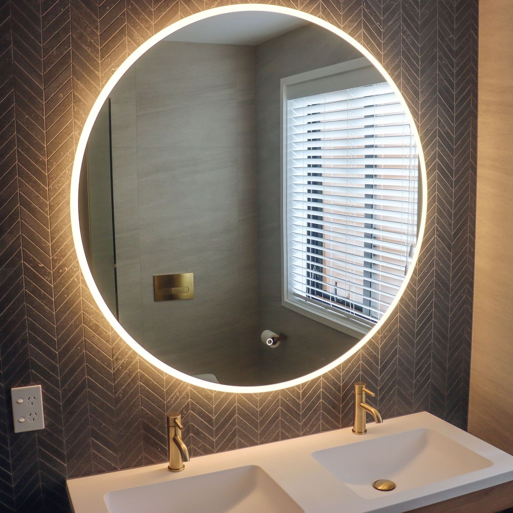 Code Solace Round Led Mirror Range gallery detail image