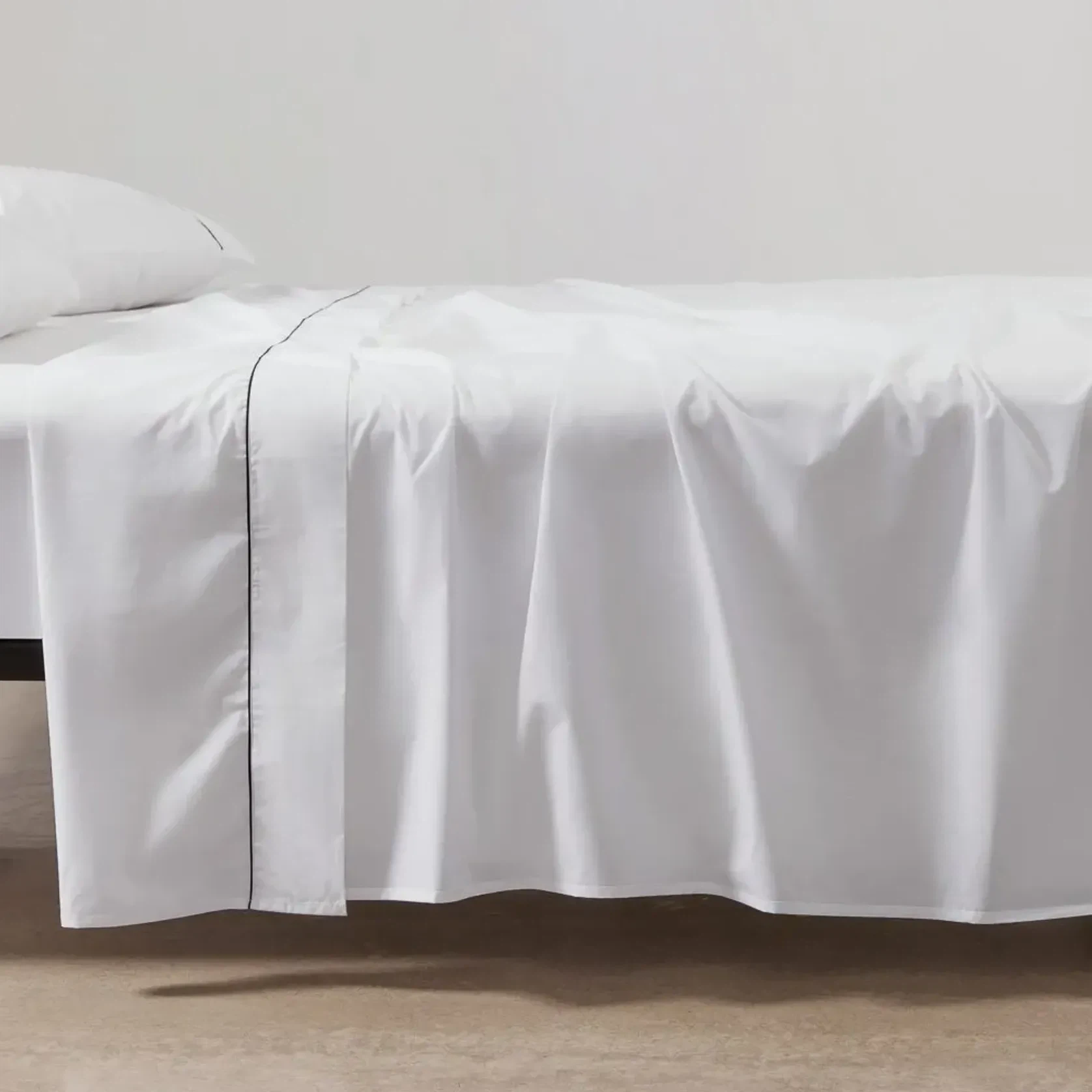 Cotton Percale Flat Sheets with Piping gallery detail image