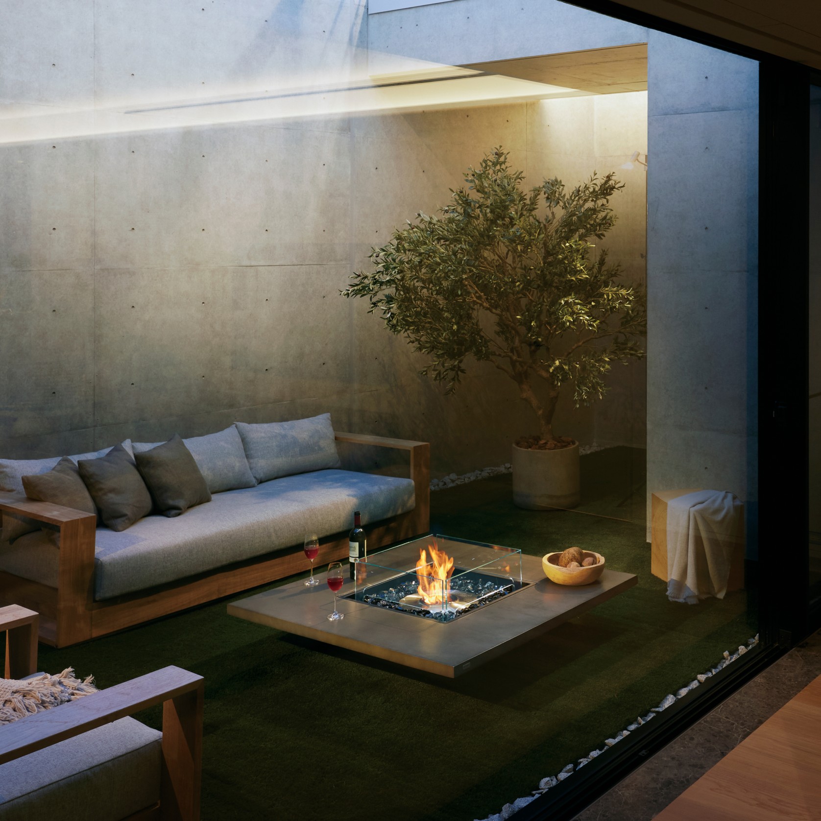 EcoSmart™ Vertigo 50 Freestanding Ethanol Fire Table gallery detail image