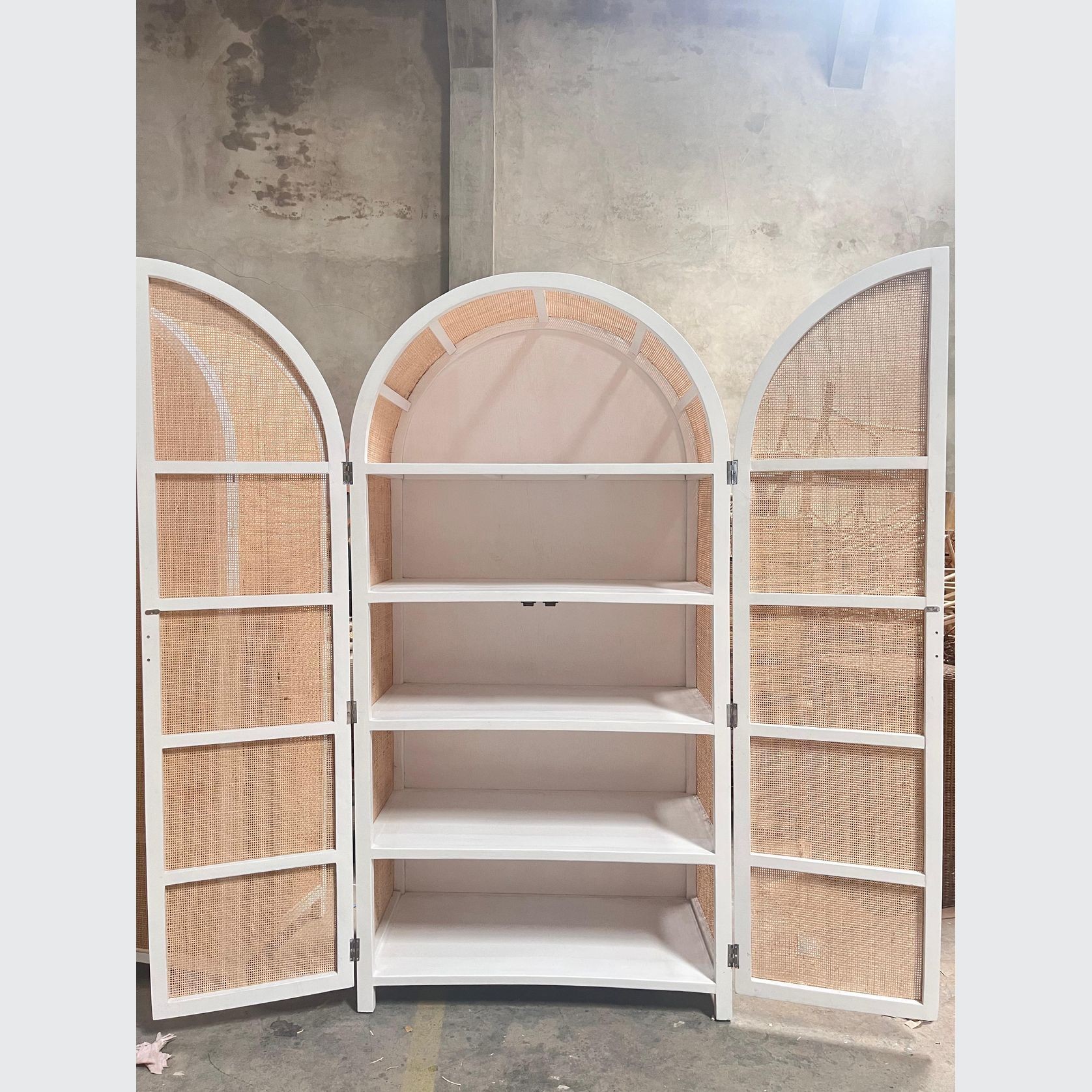 Rattan Arched 2 Door Shelving Unit – White gallery detail image