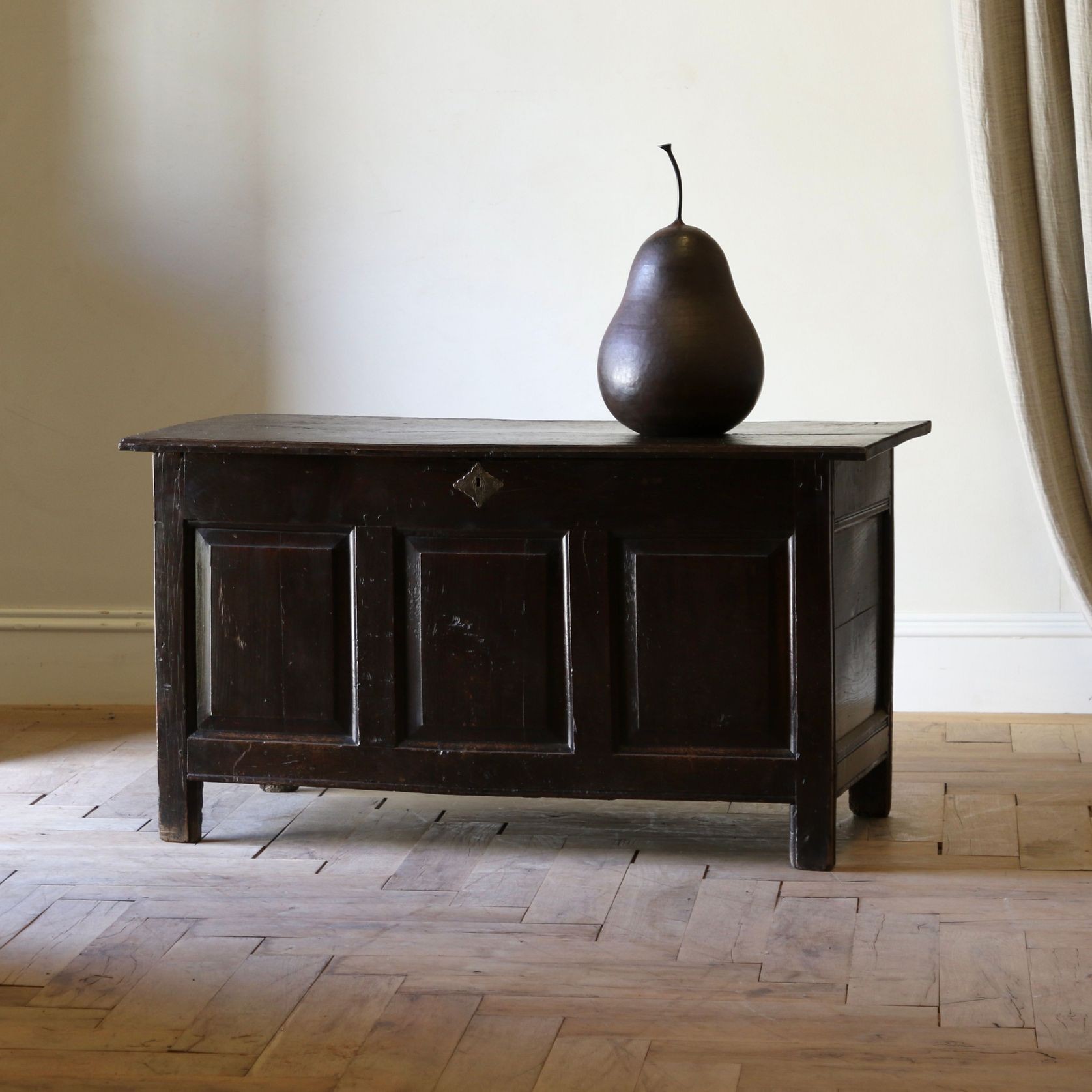 An Old English Coffer gallery detail image