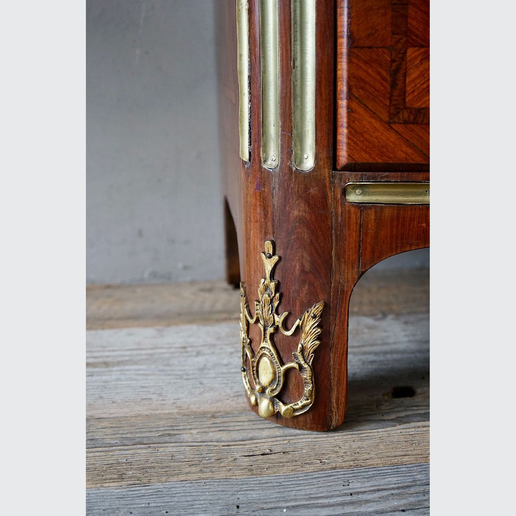 French Régence Marquetry Commode gallery detail image
