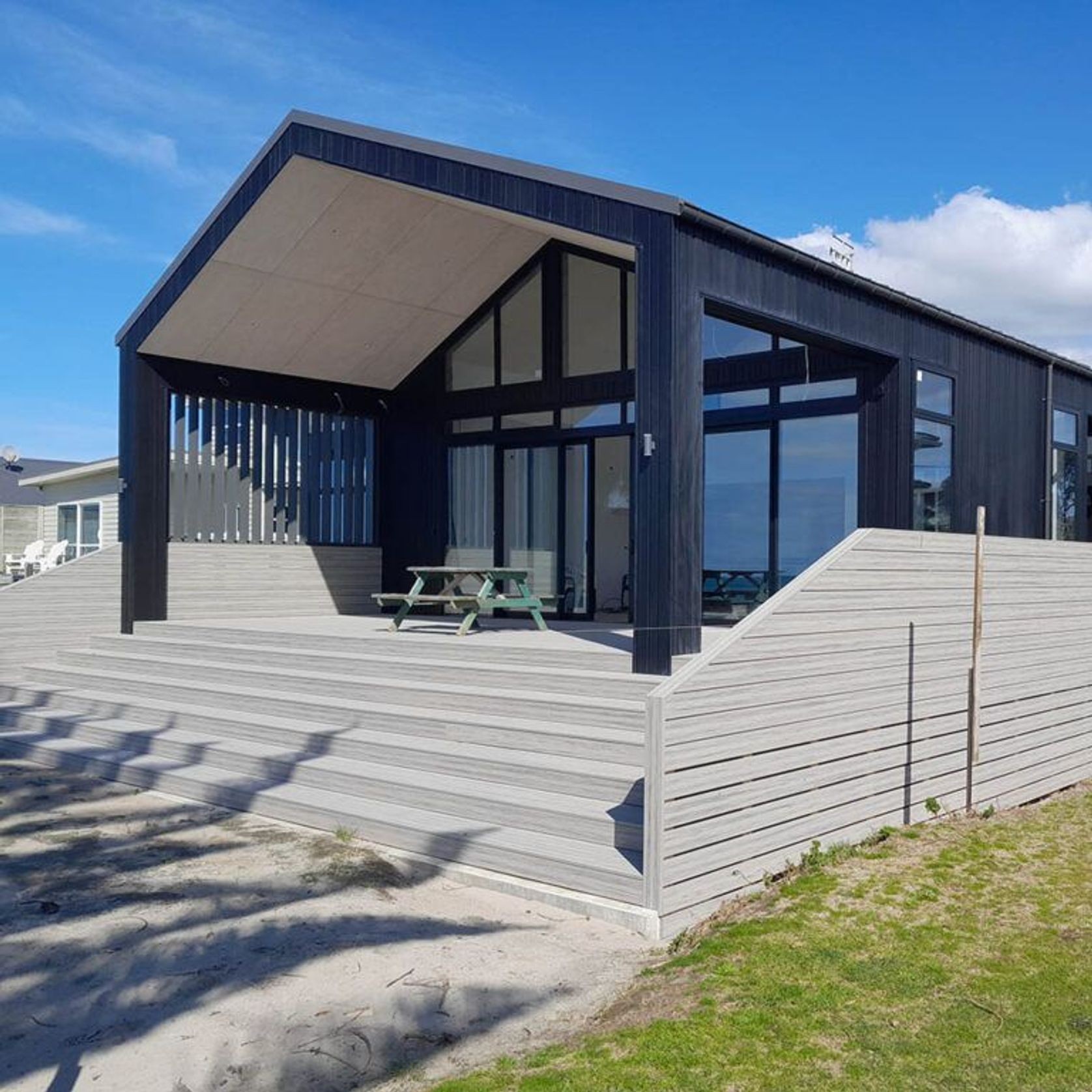 Deckorators® Voyage™  Composite Decking gallery detail image