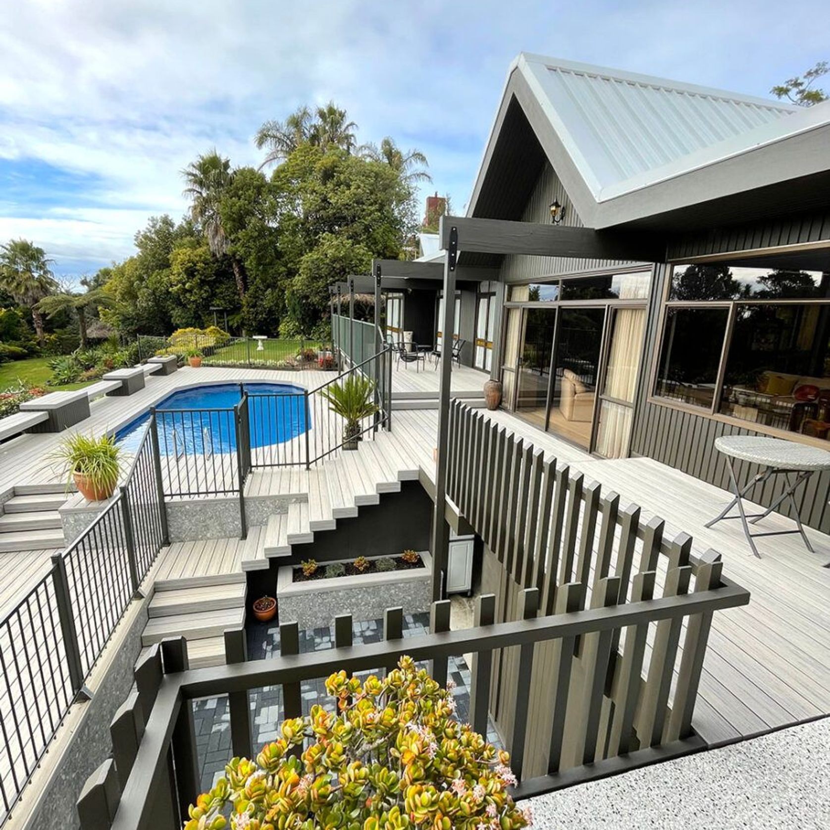 Deckorators® Voyage™  Composite Decking gallery detail image