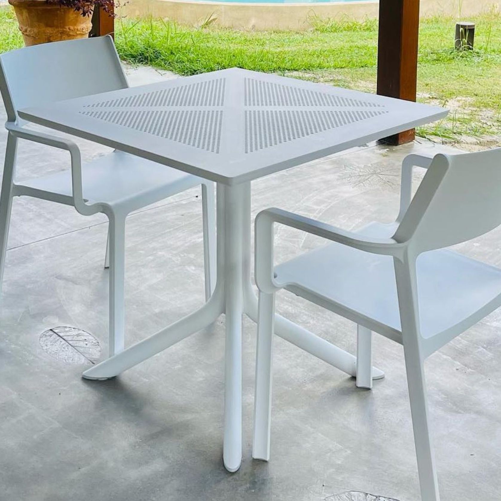 Clip Table gallery detail image