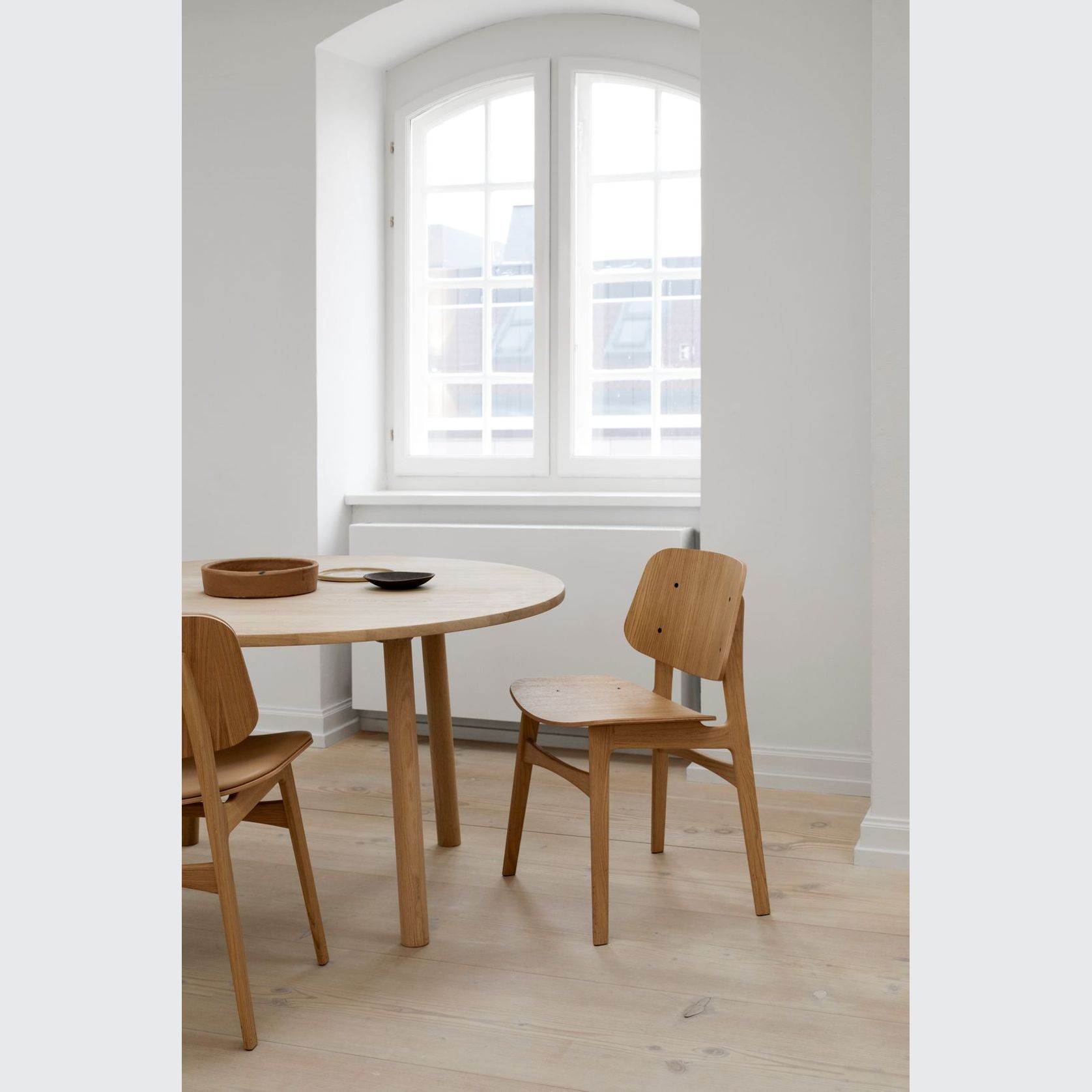 Taro Dining Table Ø140 by Fredericia gallery detail image