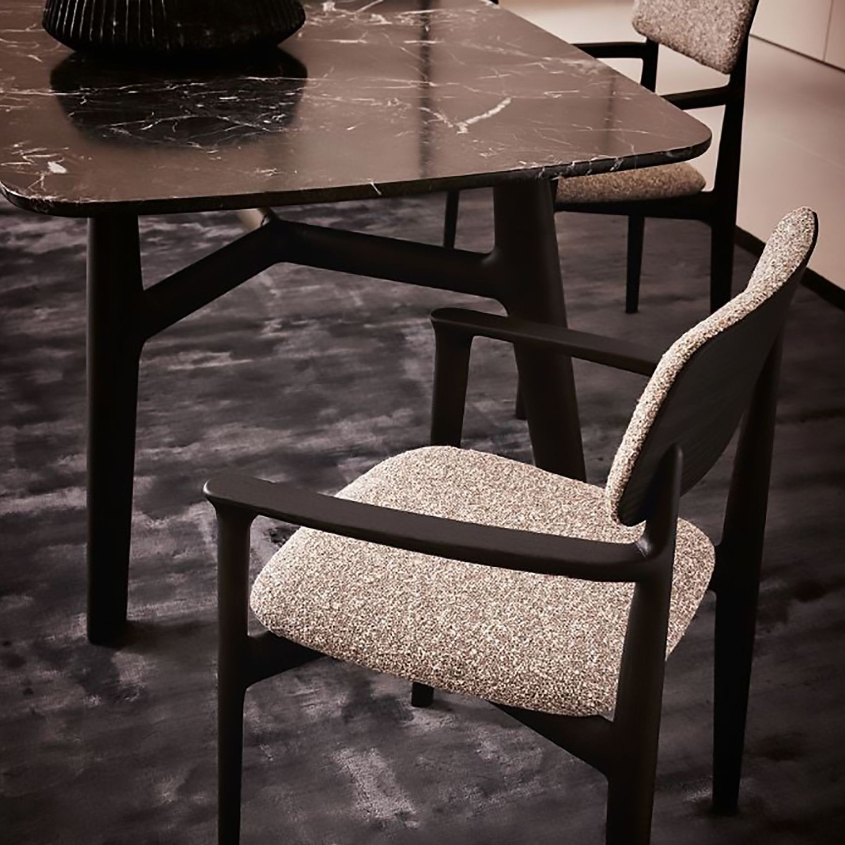 Curve Table gallery detail image