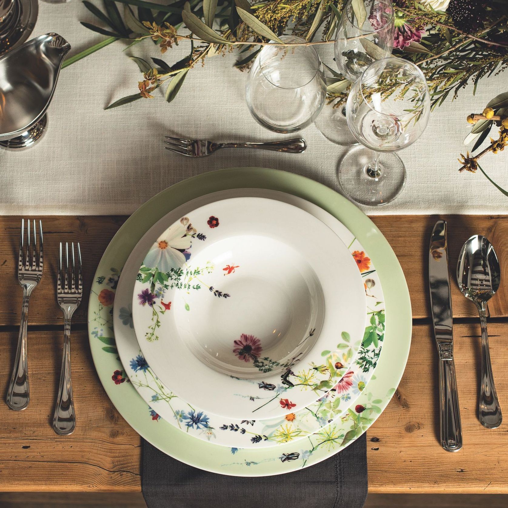 Grande Air Dinnerware gallery detail image