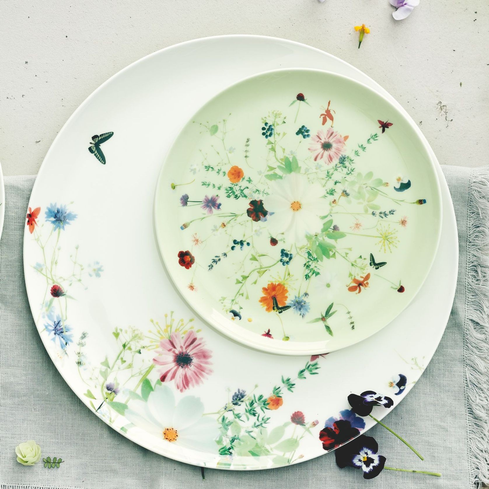 Grande Air Dinnerware gallery detail image