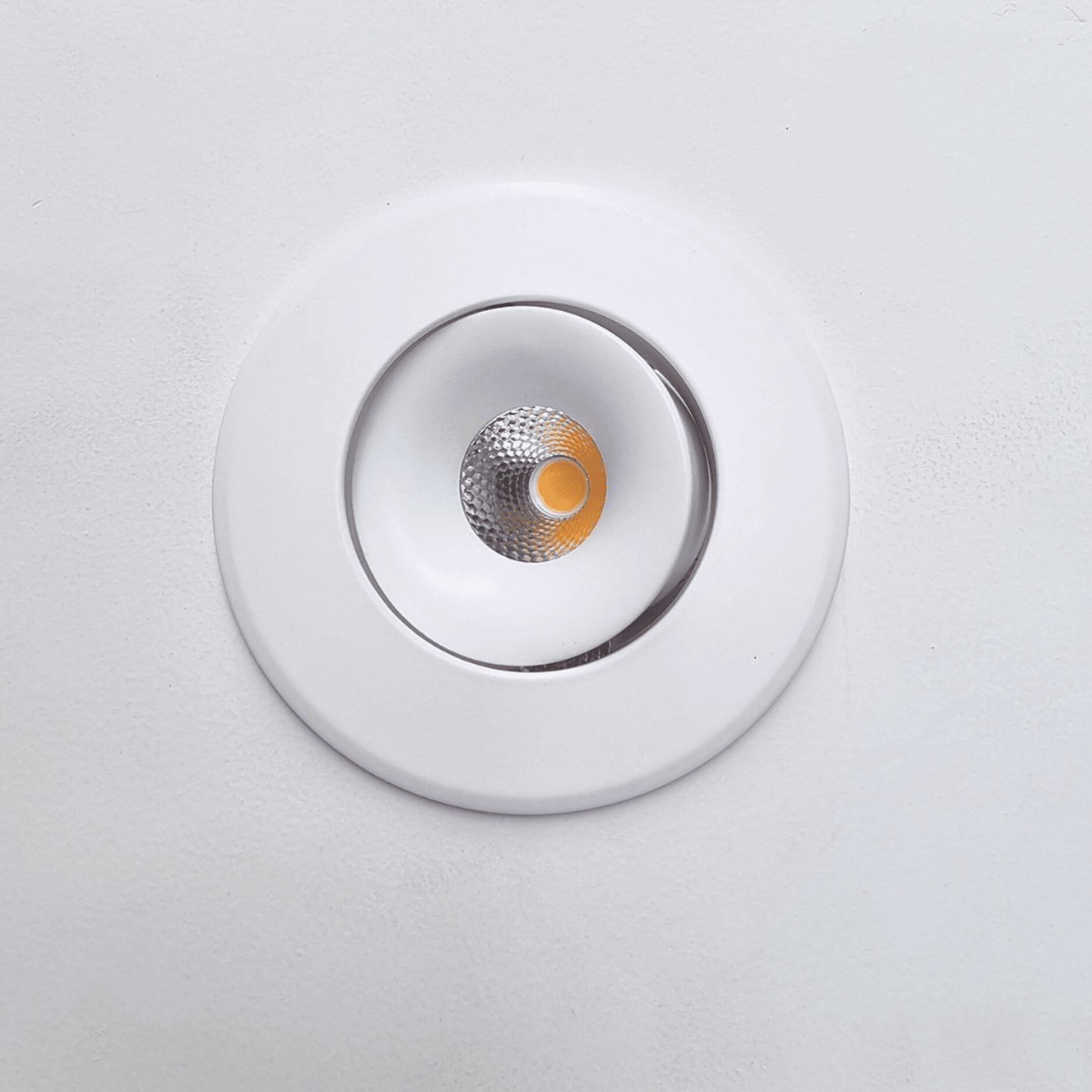 Gimbal downlight