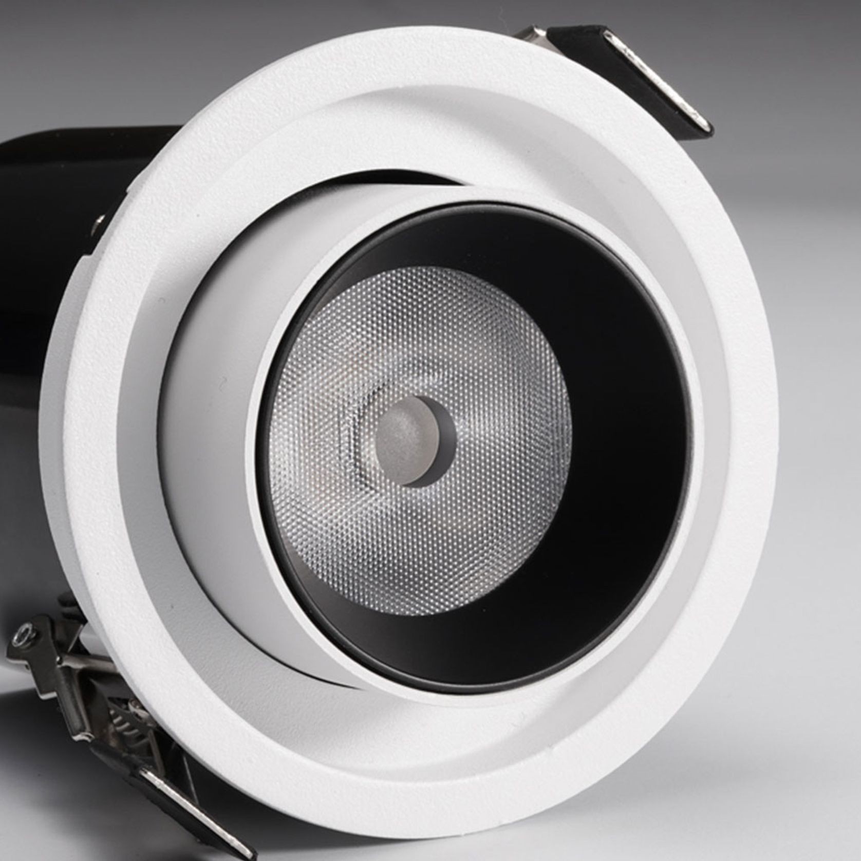 retractable downlight