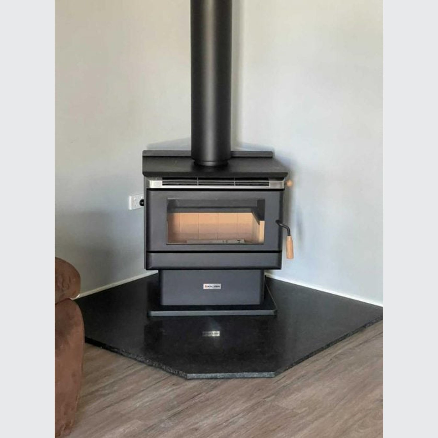 Foundry 1425 x 1425 Black Granite Corner Hearth gallery detail image