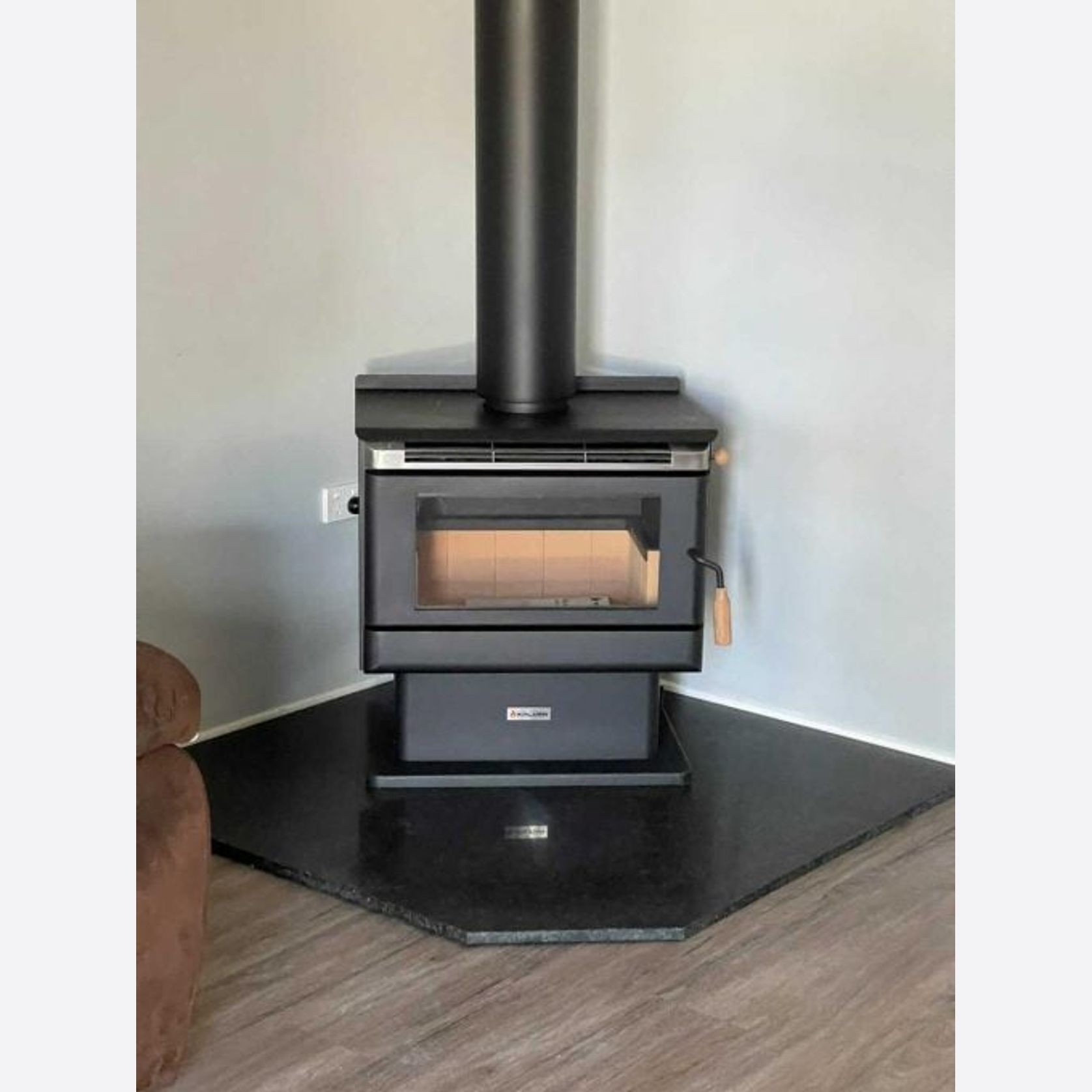 Foundry 1425 x 1425 Black Granite Corner Hearth gallery detail image