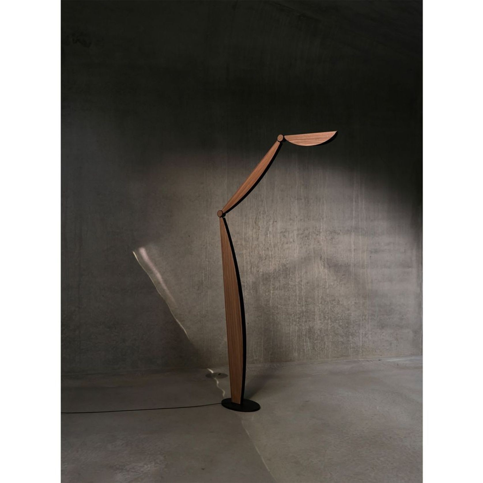 Oiseau floor lamp gallery detail image