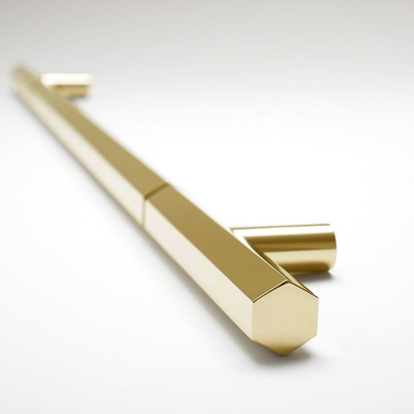 Facet 01L18 gallery detail image