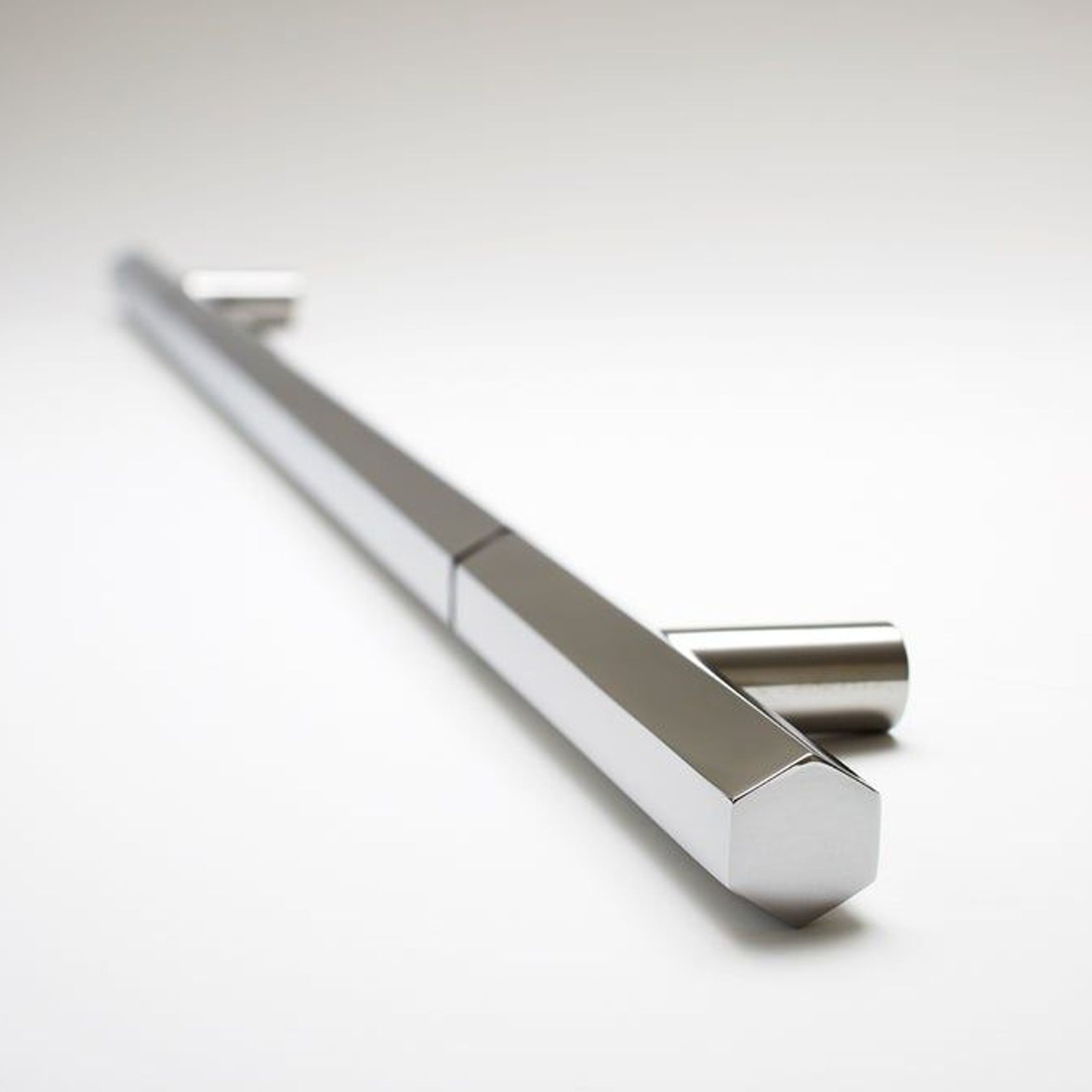 Facet 01L18 gallery detail image