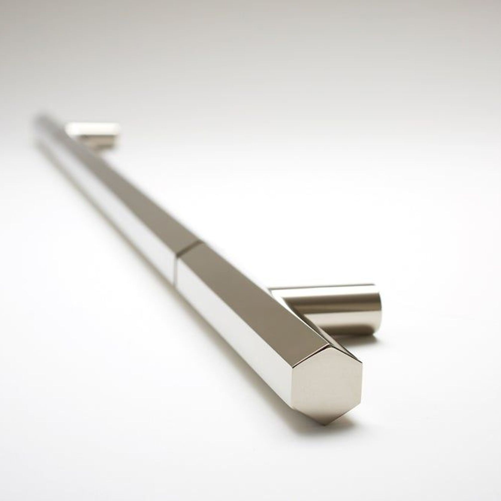 Facet 01L18 gallery detail image