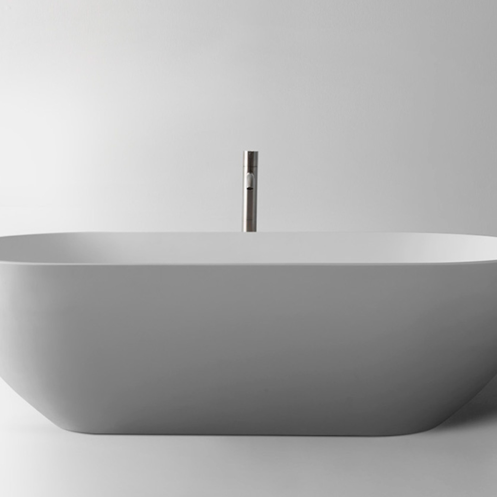 Justina Classic Lightweight Bath ST12 gallery detail image