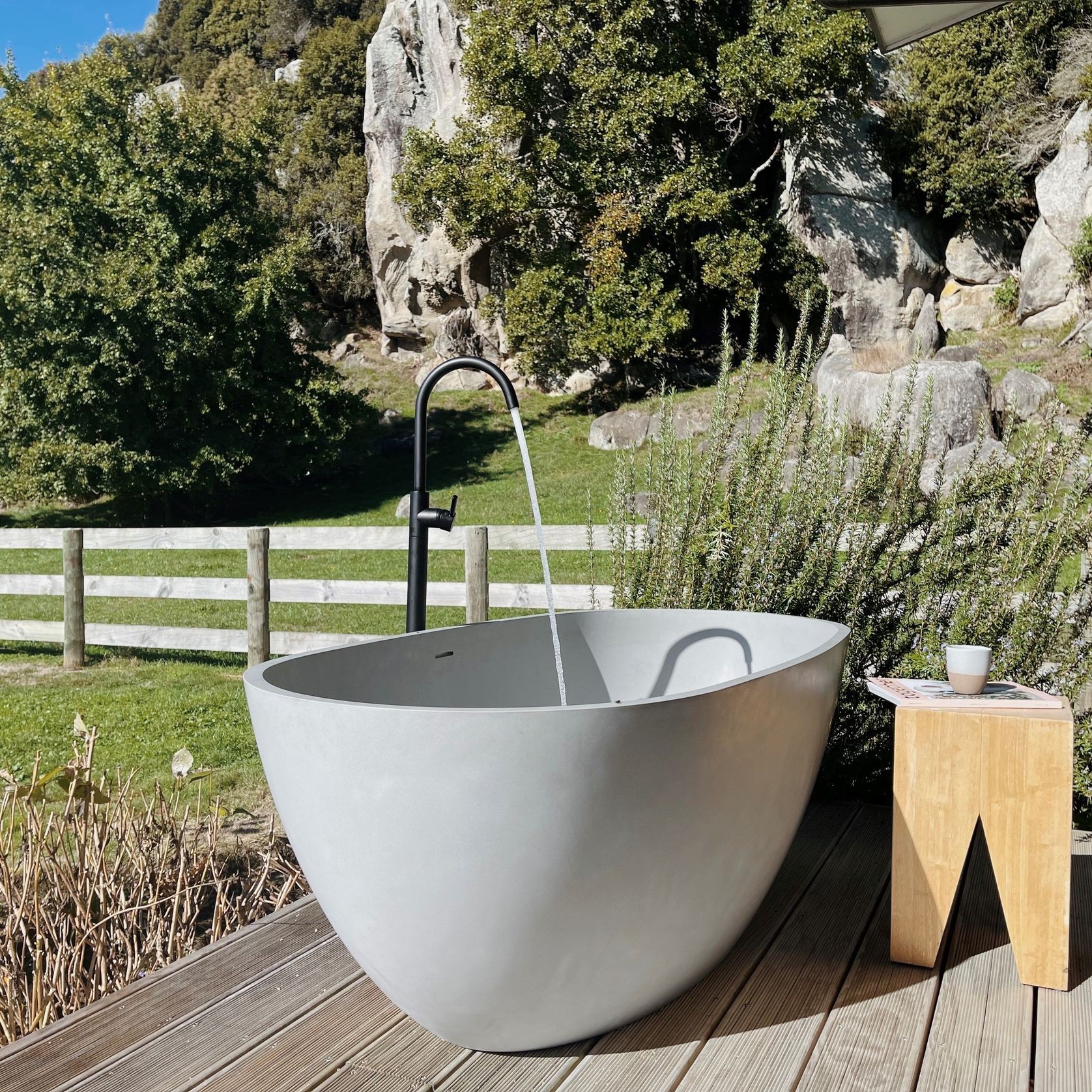 Hugi B008 Large Curved Bath 1640MM - Matte Concrete gallery detail image