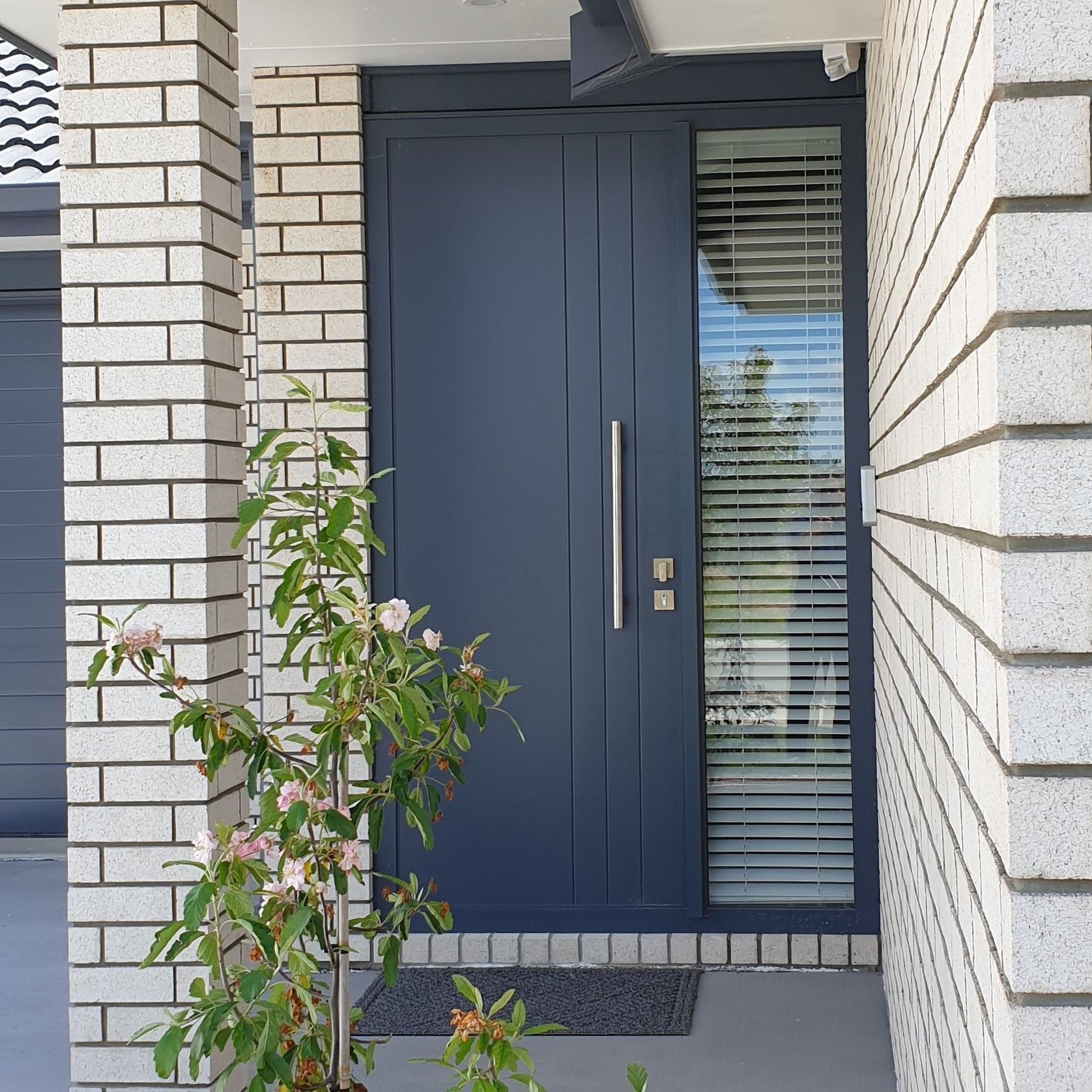 VV03 Aluminium Modern Entrance Doors gallery detail image