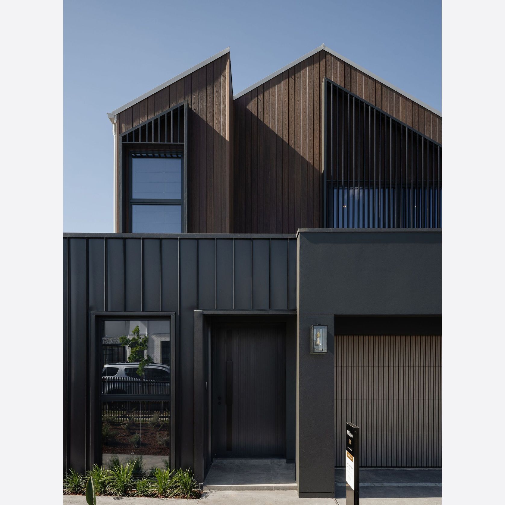 VV53 – BATTEN 40 WITH STILE Aluminium Door gallery detail image