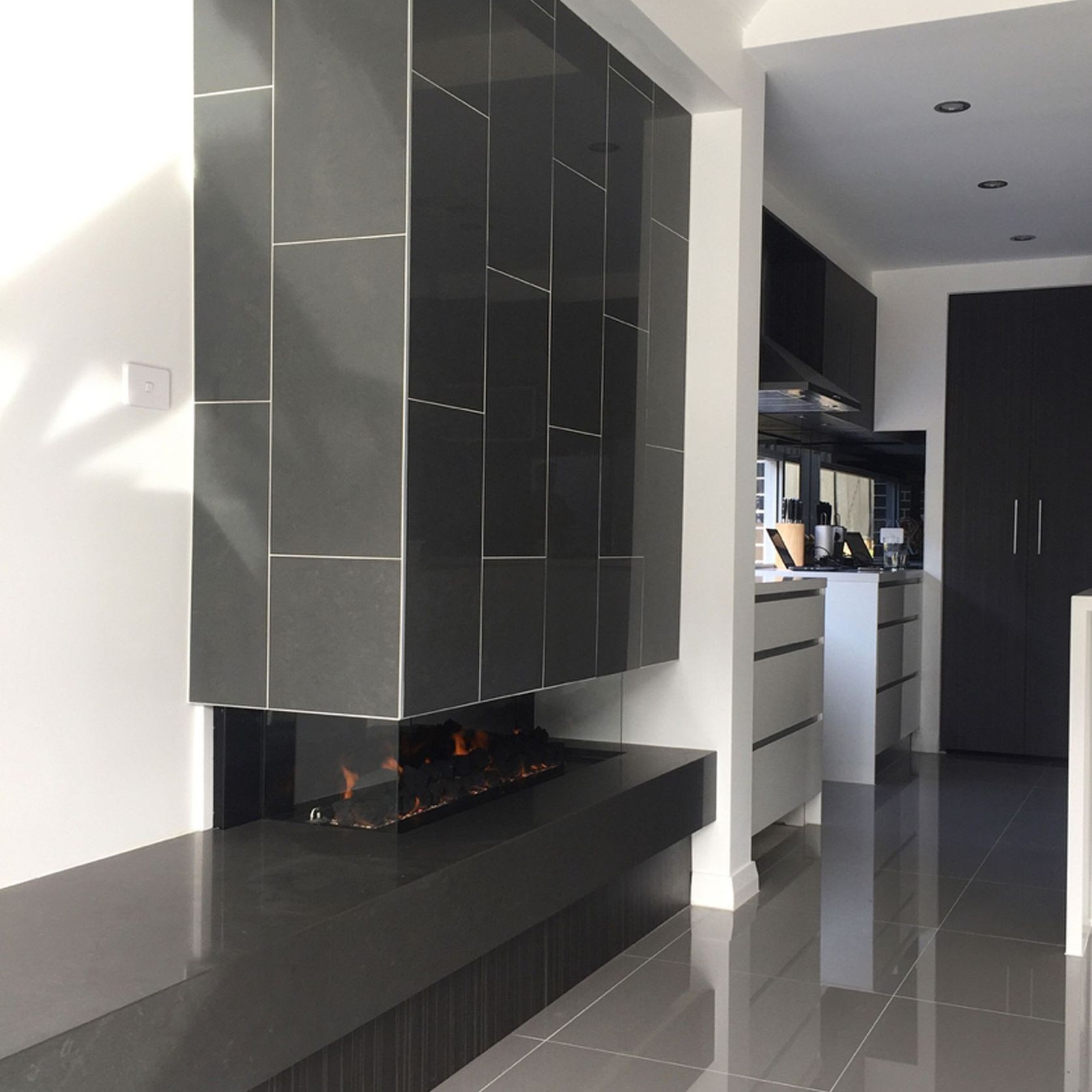 Horizon Cantilever Gas Fireplace gallery detail image