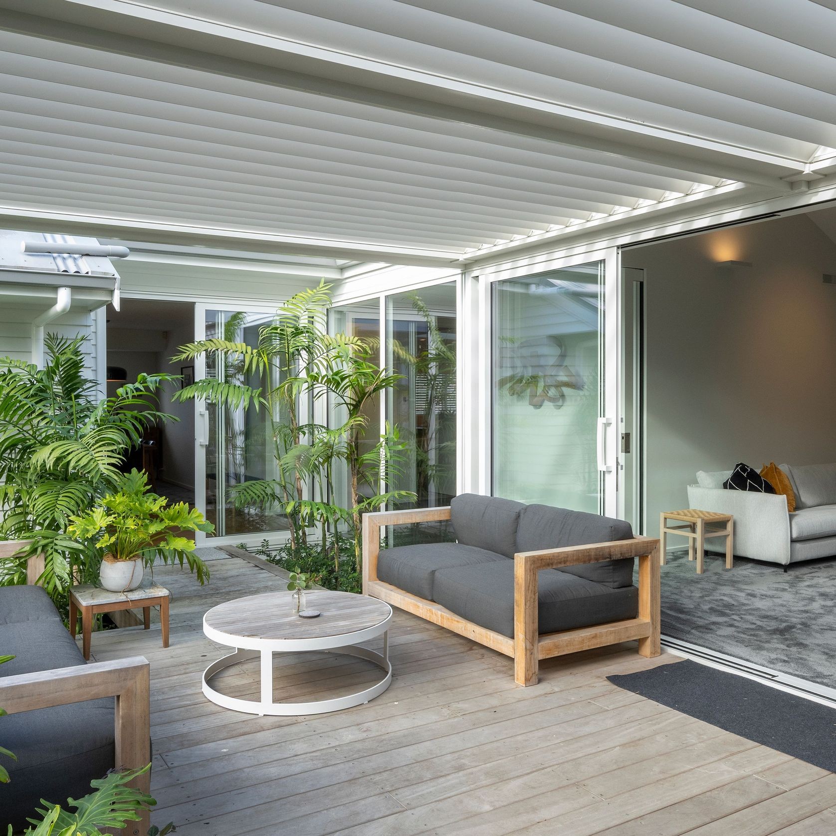 SunPivot® Louvre Roof gallery detail image