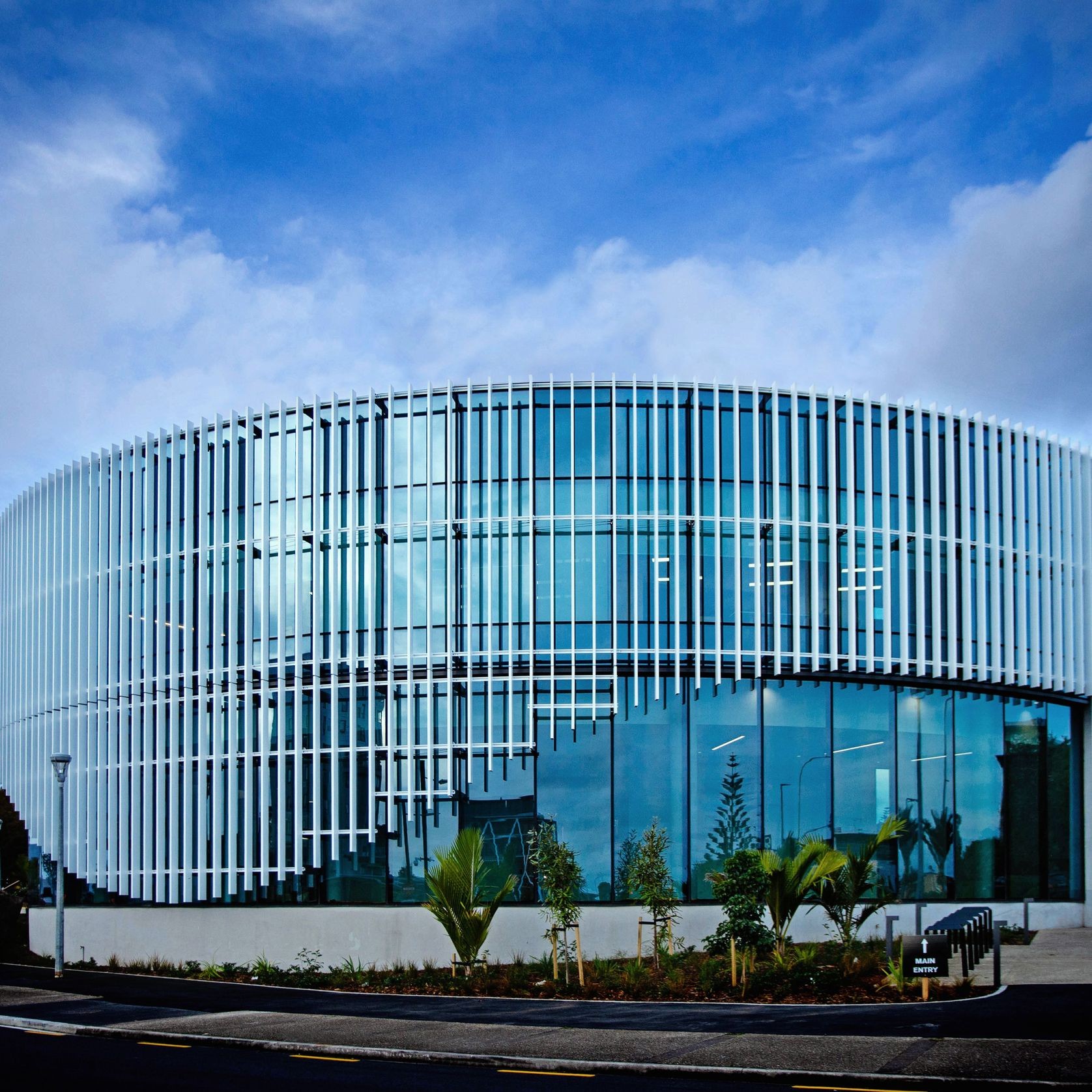 PW1000 4 sided flush glazed unitised curtainwall gallery detail image