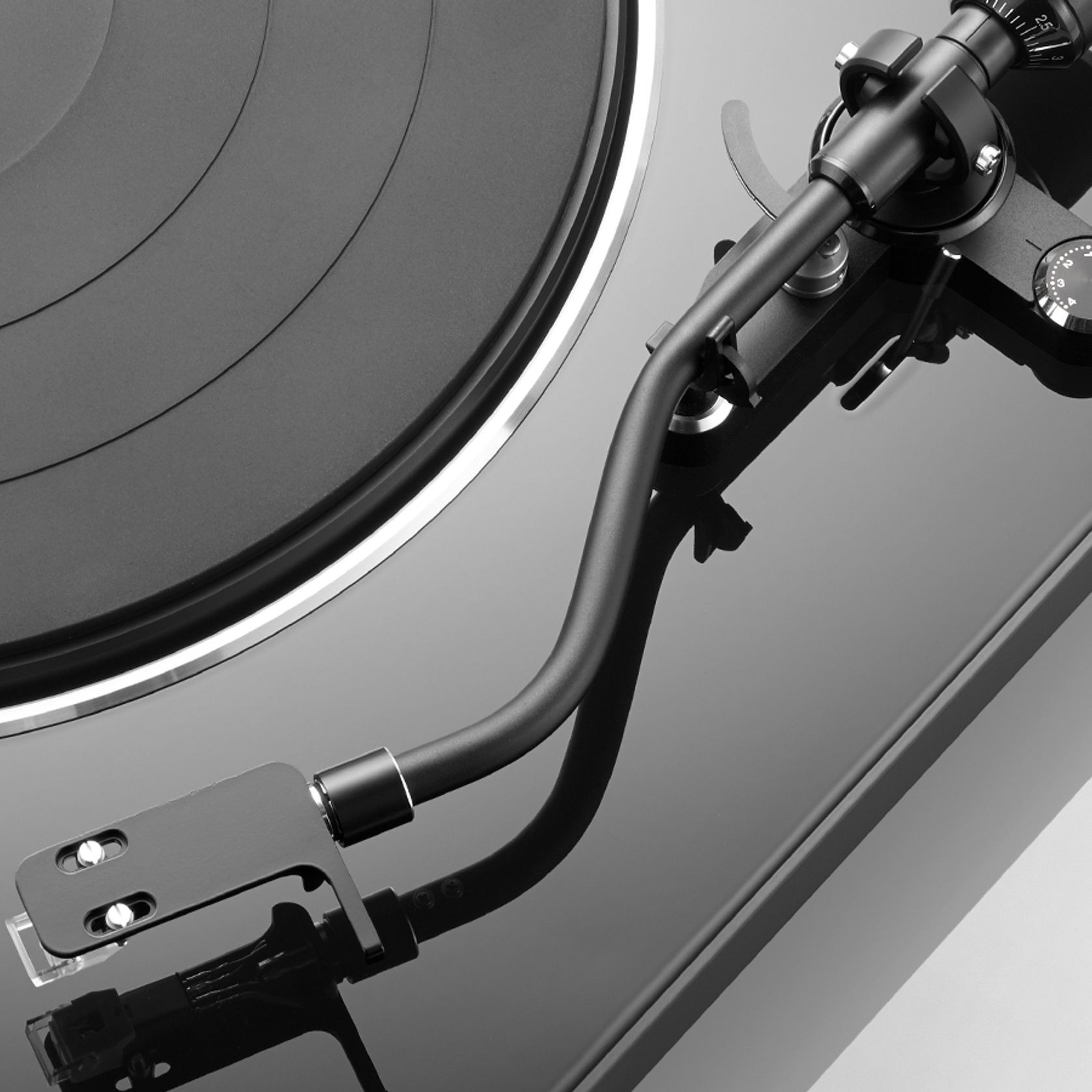 Denon DP-400 Turntable gallery detail image