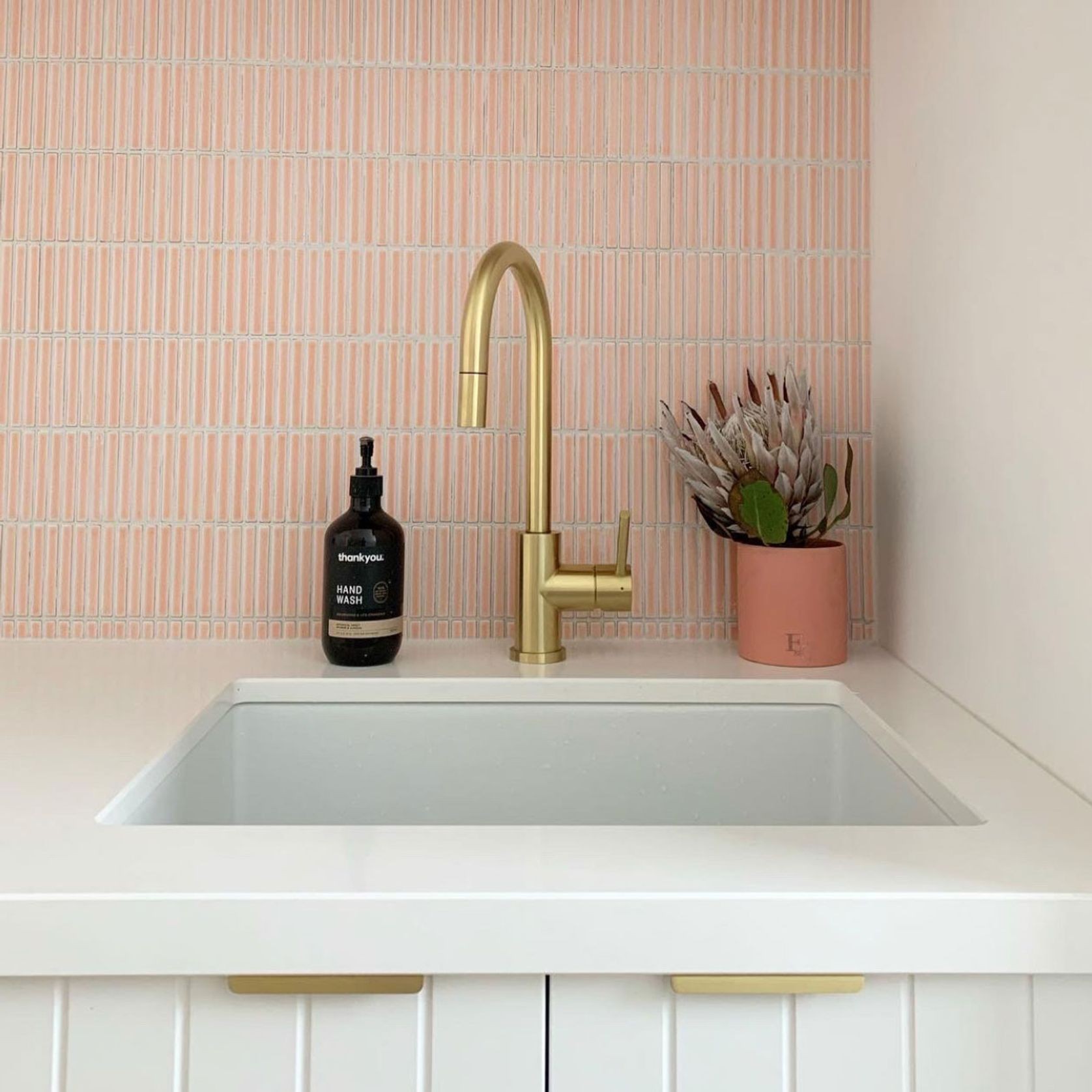 Ferrara Lip Pull | Handles gallery detail image