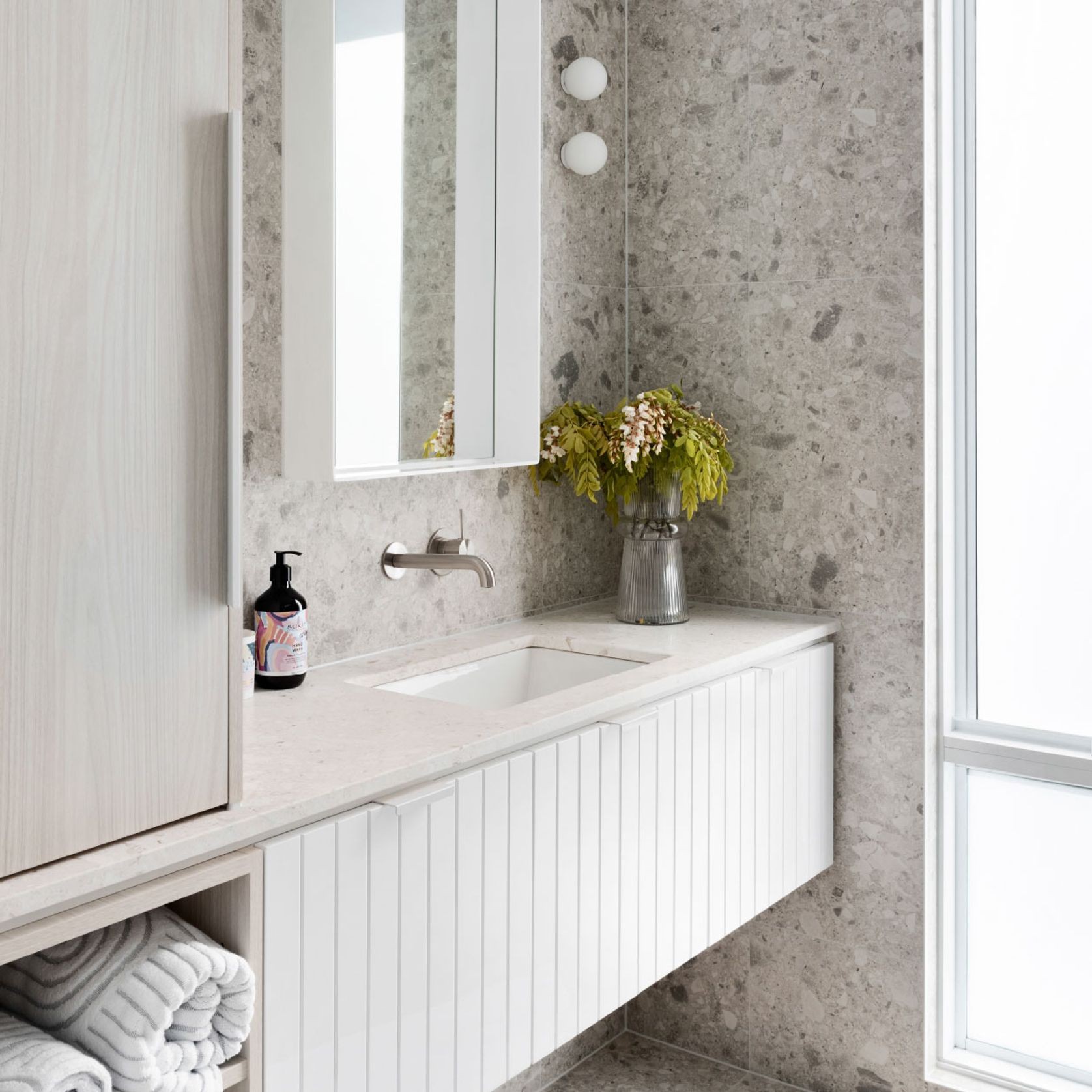 Ferrara Lip Pull | Handles gallery detail image