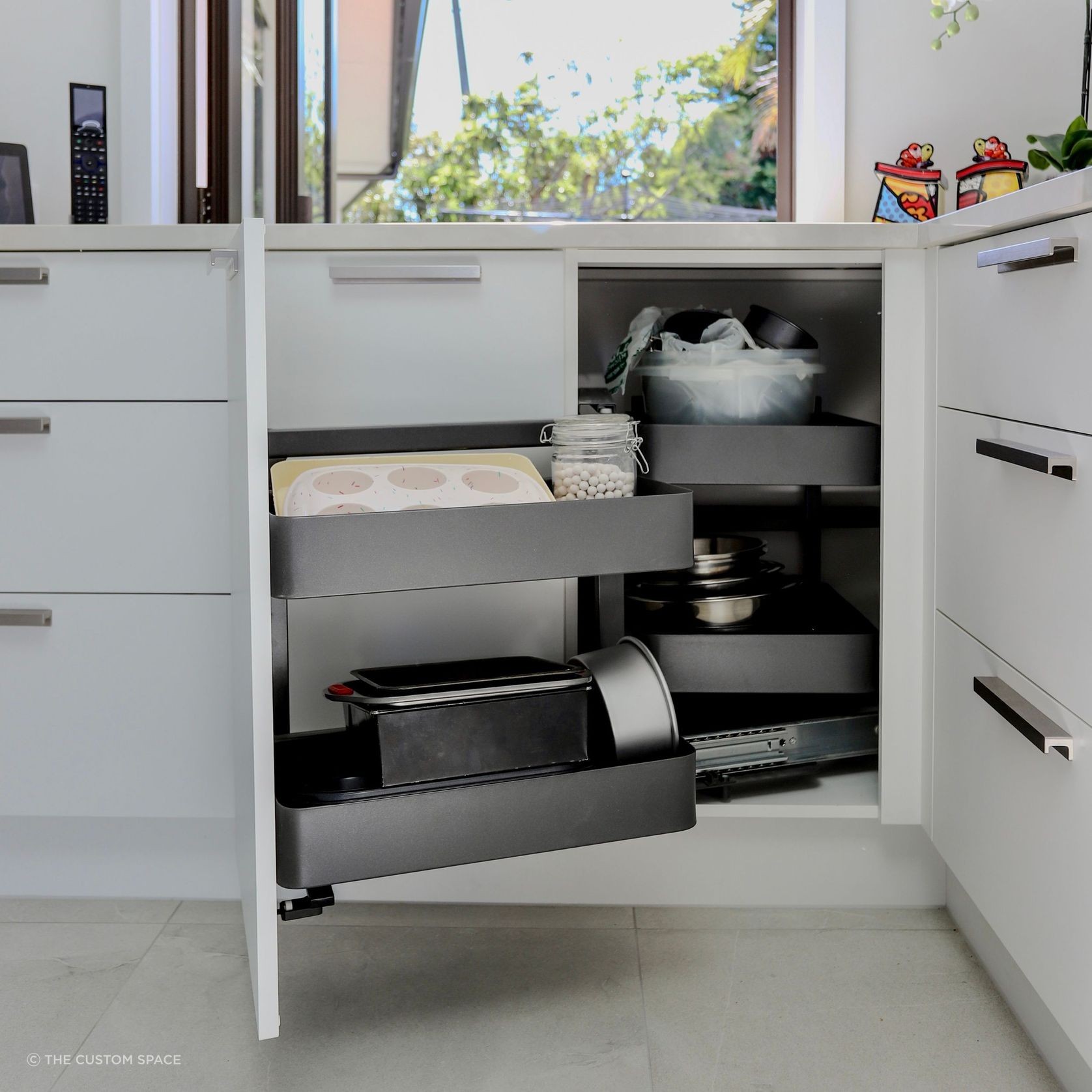 VS COR Fold Pull Out for Blind Corner Cabinets gallery detail image