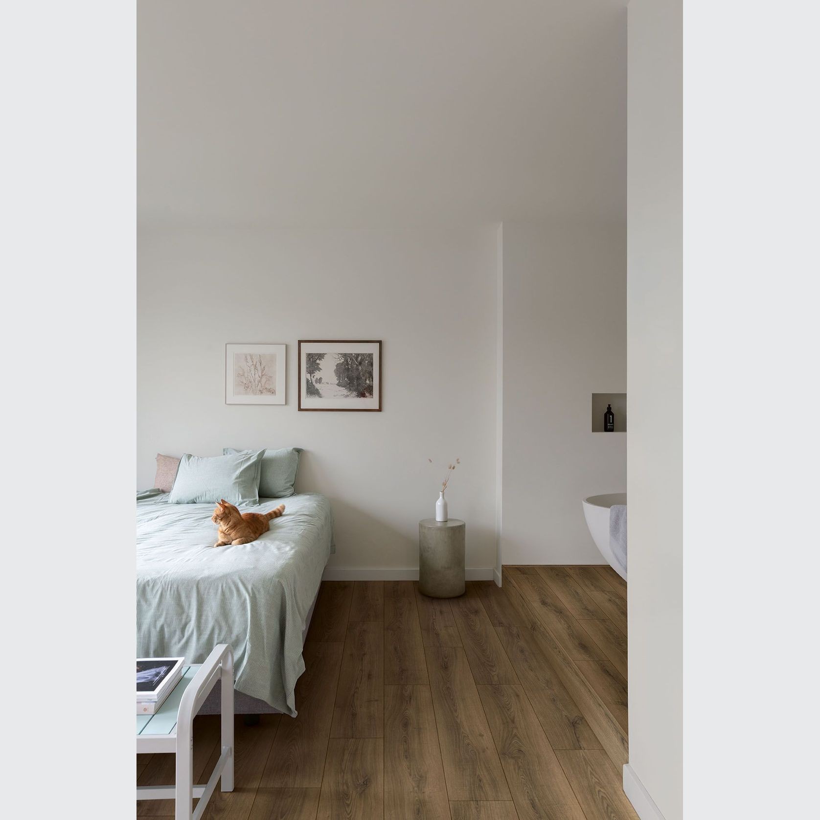 Quick-Step Classic Warm Brown Oak Laminate Flooring gallery detail image