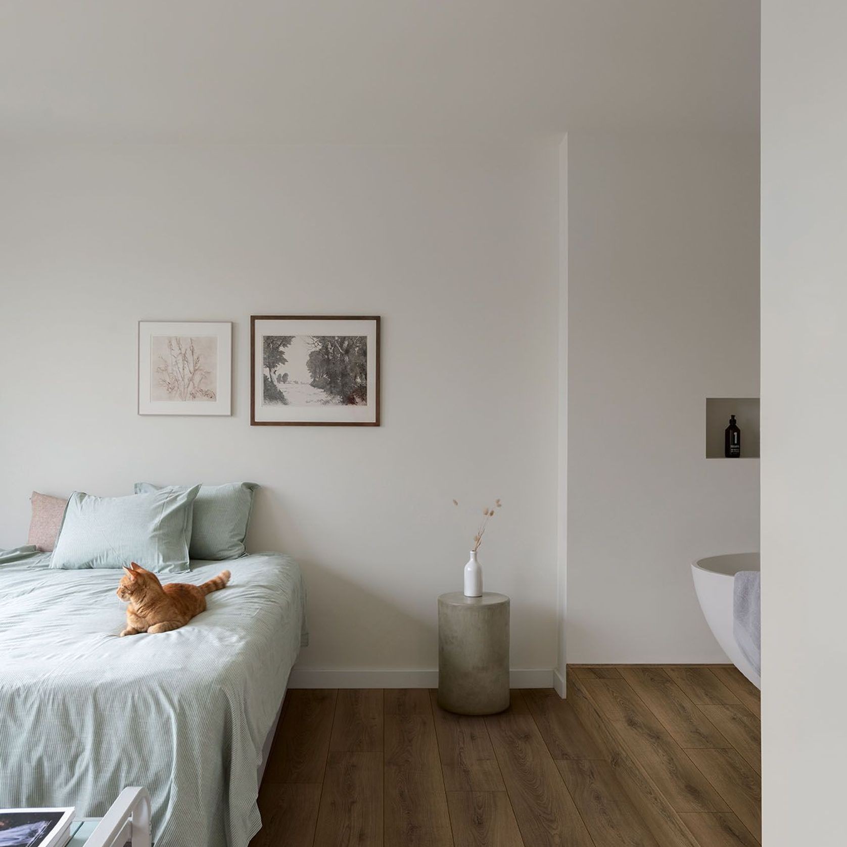 Quick-Step Classic Warm Brown Oak Laminate Flooring gallery detail image