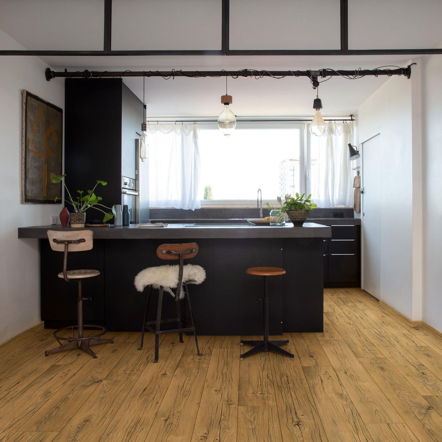 Quick-Step Perspective Nature Cracked Oak Natural Laminate Flooring gallery detail image