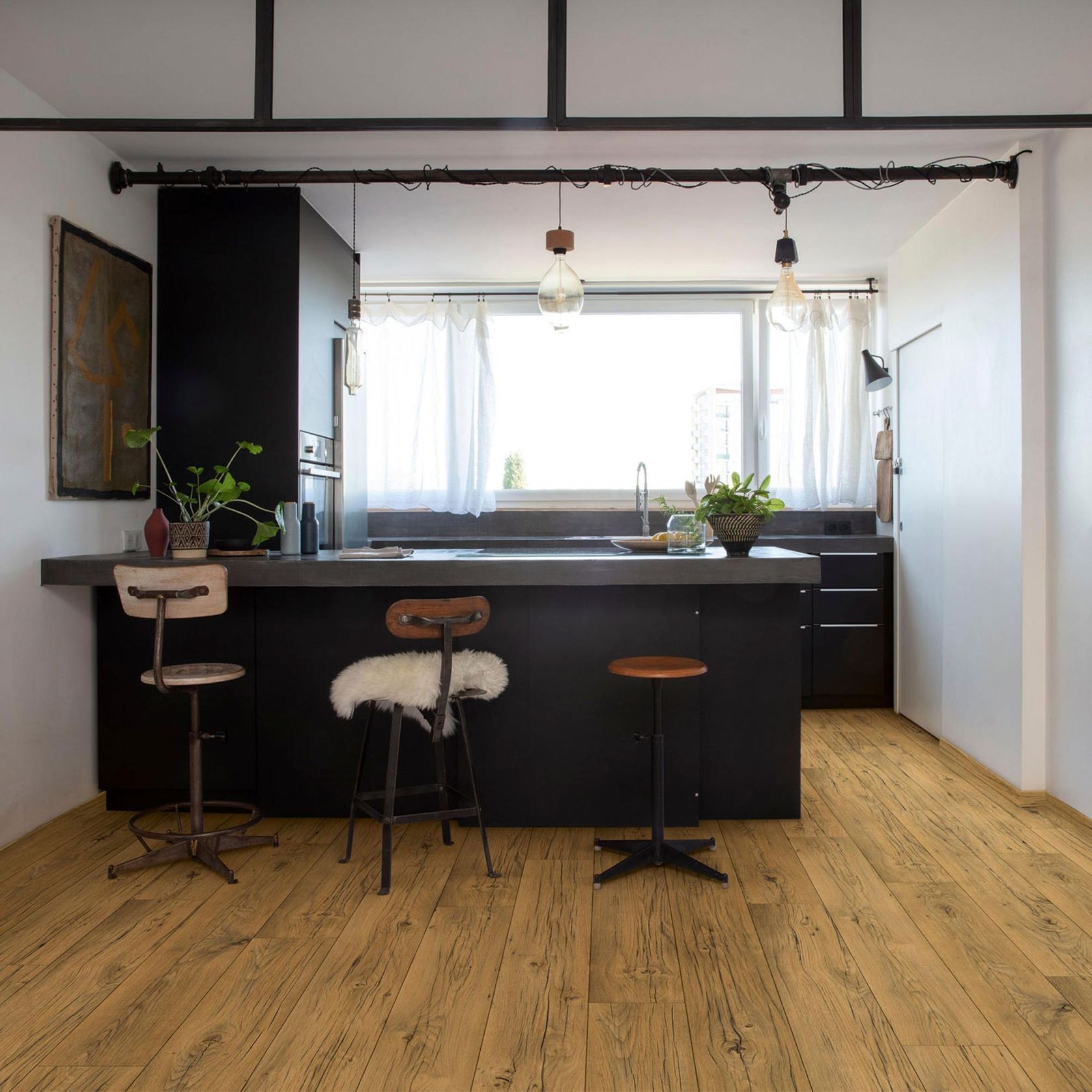 Quick-Step Perspective Nature Cracked Oak Natural Laminate Flooring gallery detail image