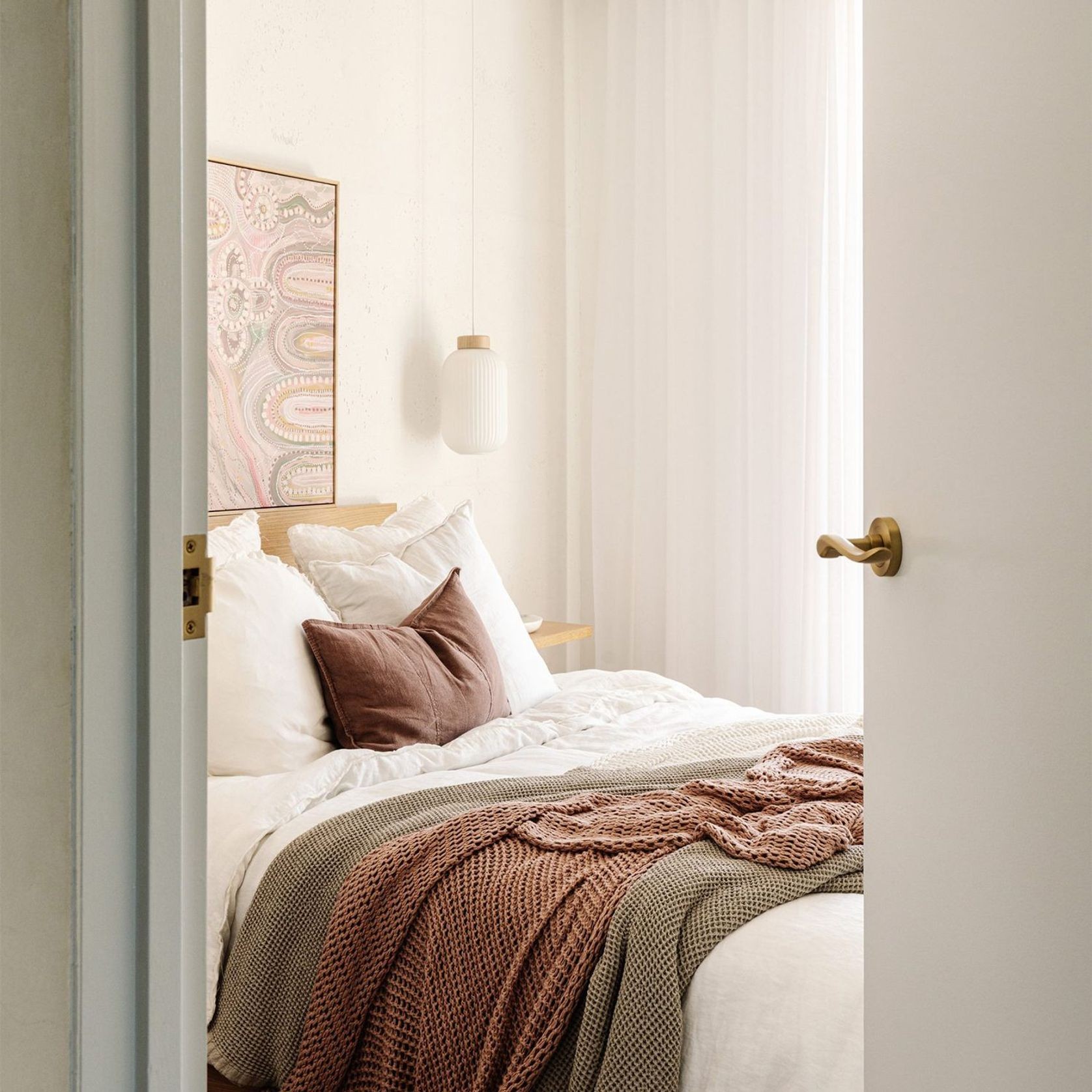Iver Stirling Door Lever Handle on Round Rose gallery detail image