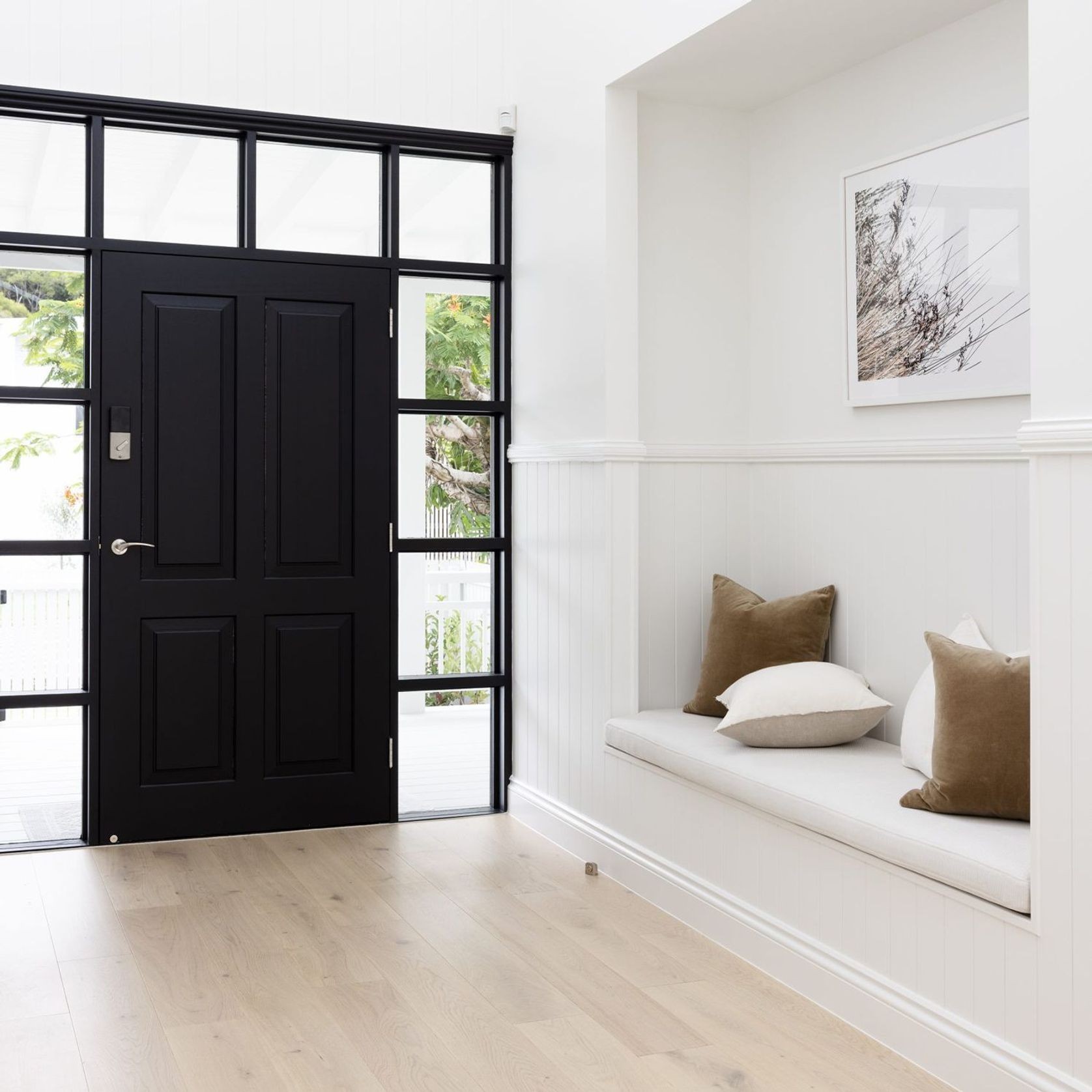 Iver Oxford Door Lever Handle on Round Rose gallery detail image