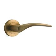 Iver Oxford Door Lever Handle on Round Rose gallery detail image