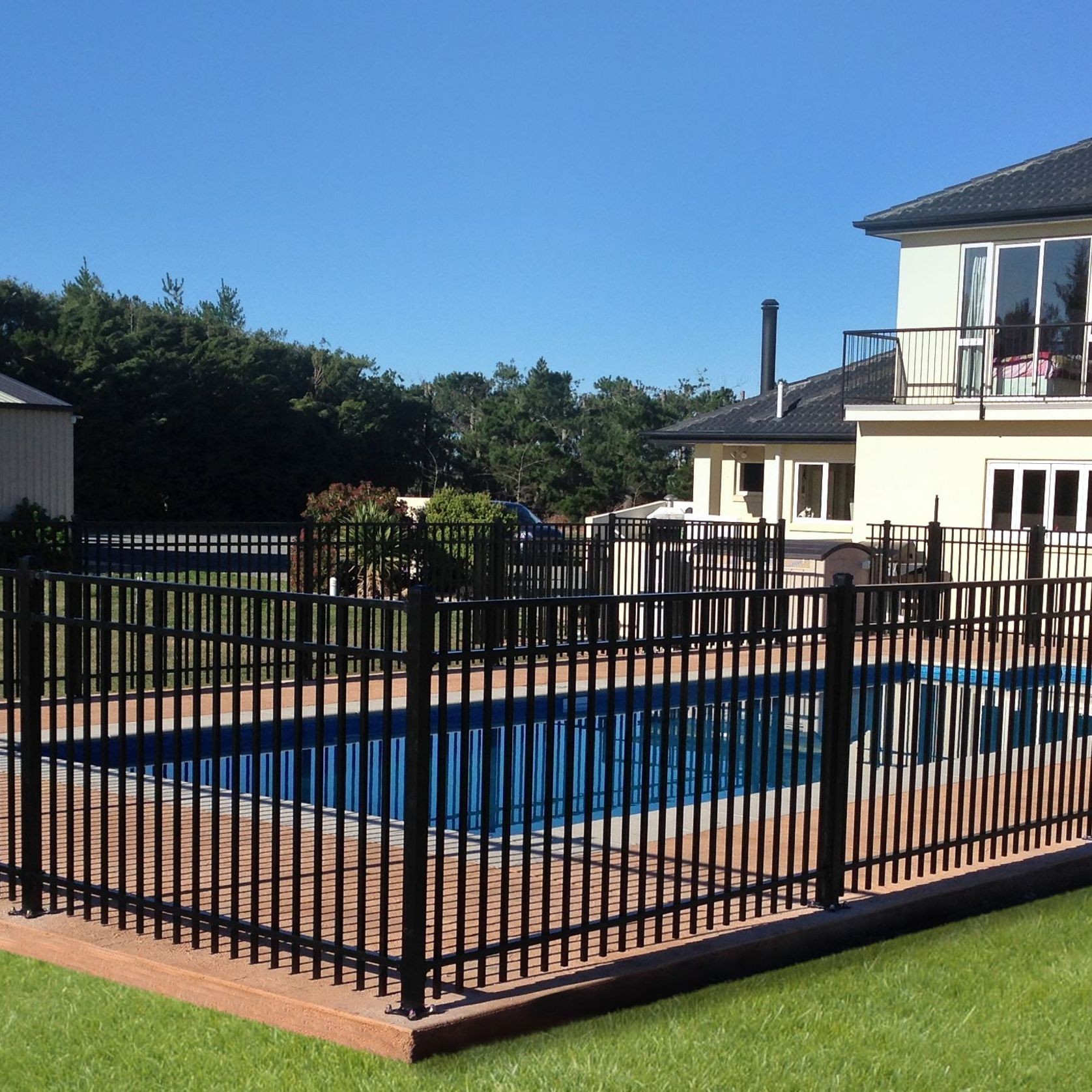 Contemporary Pool Fencing gallery detail image