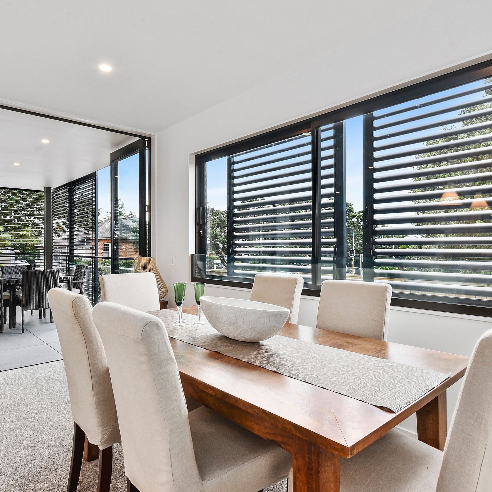 Hand Adjustable Louvre Panels (KISS Pivot System) gallery detail image