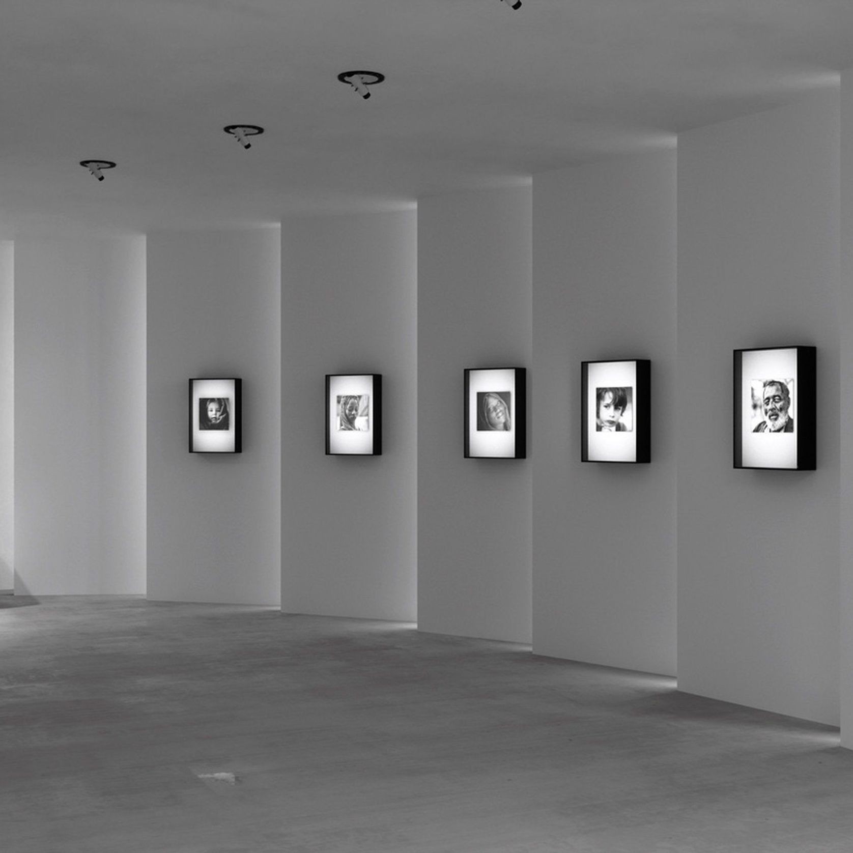 Blade R gallery detail image