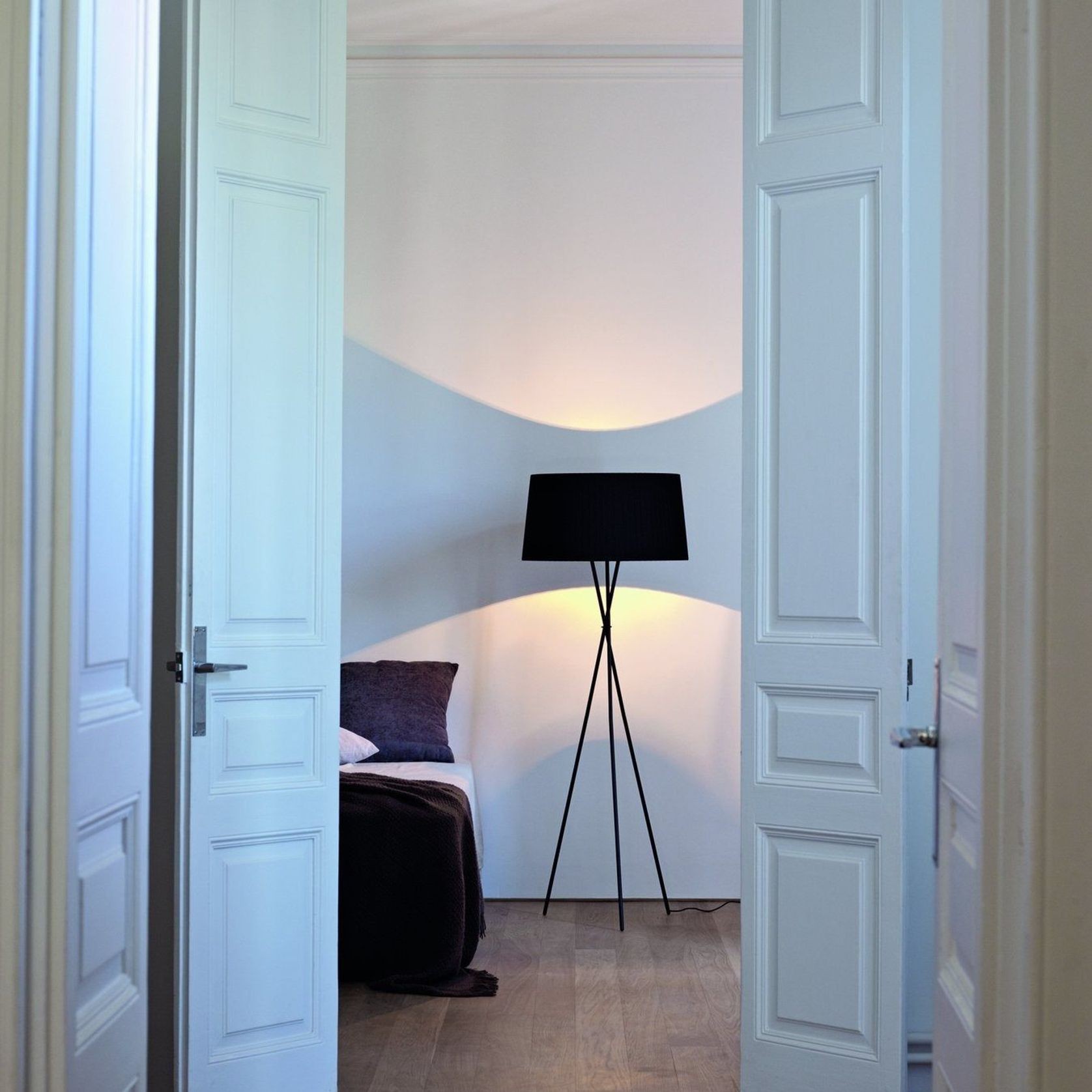 Tripode G5 Floor Lamp gallery detail image