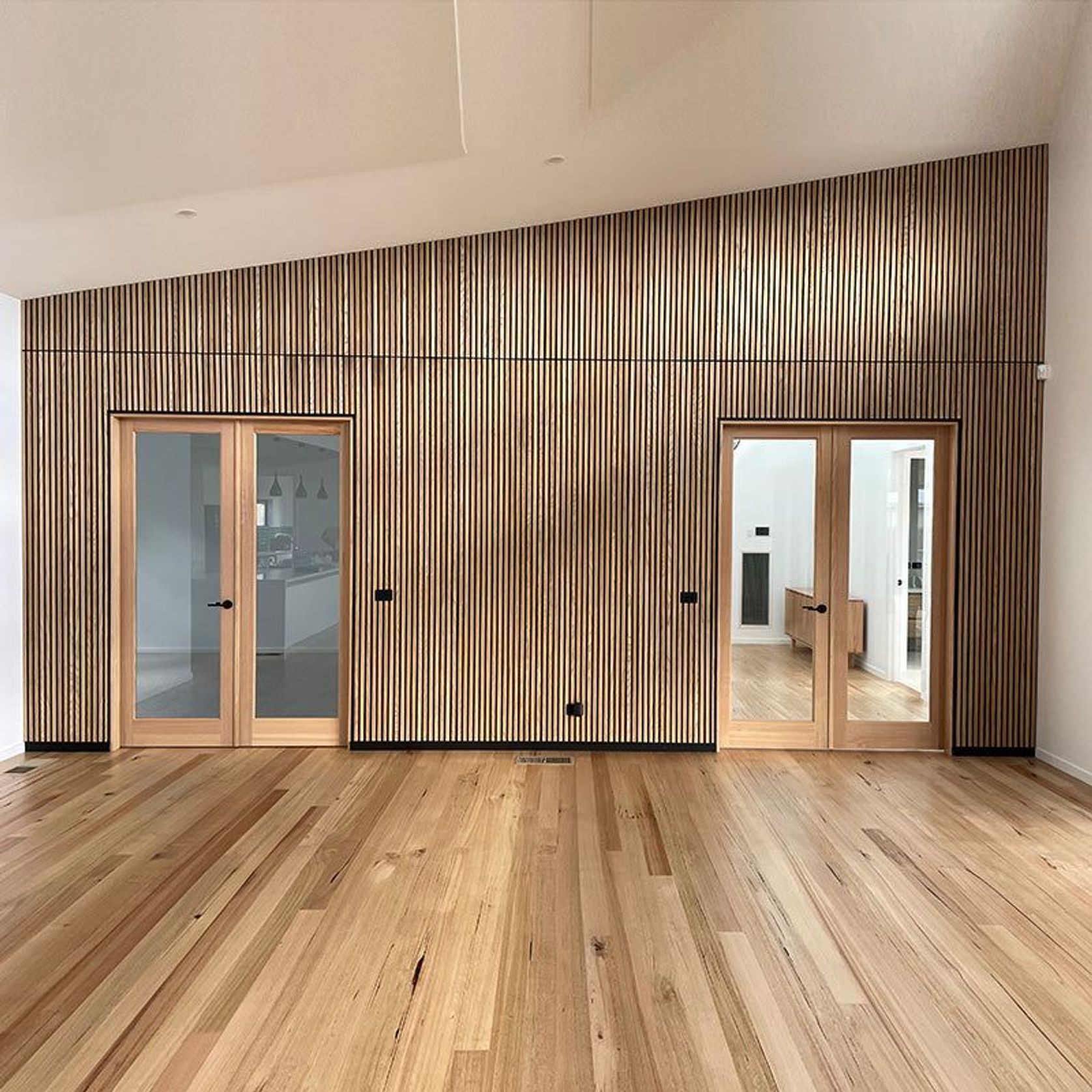 WOODFLEX Flexible Acoustic Wood Slat Wall Panel, Oak Veneer - 2400mm x 600mm gallery detail image