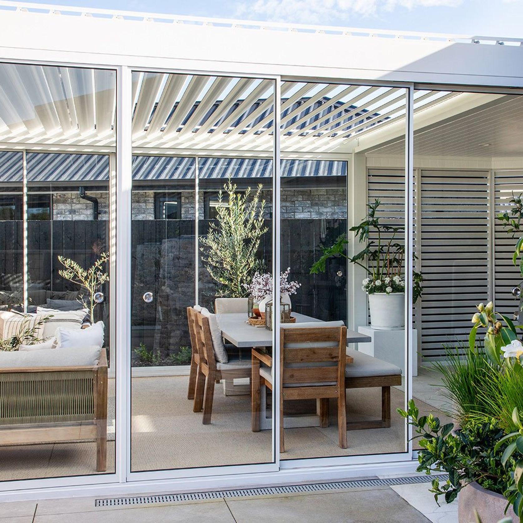 Custom Louvred Pergola gallery detail image