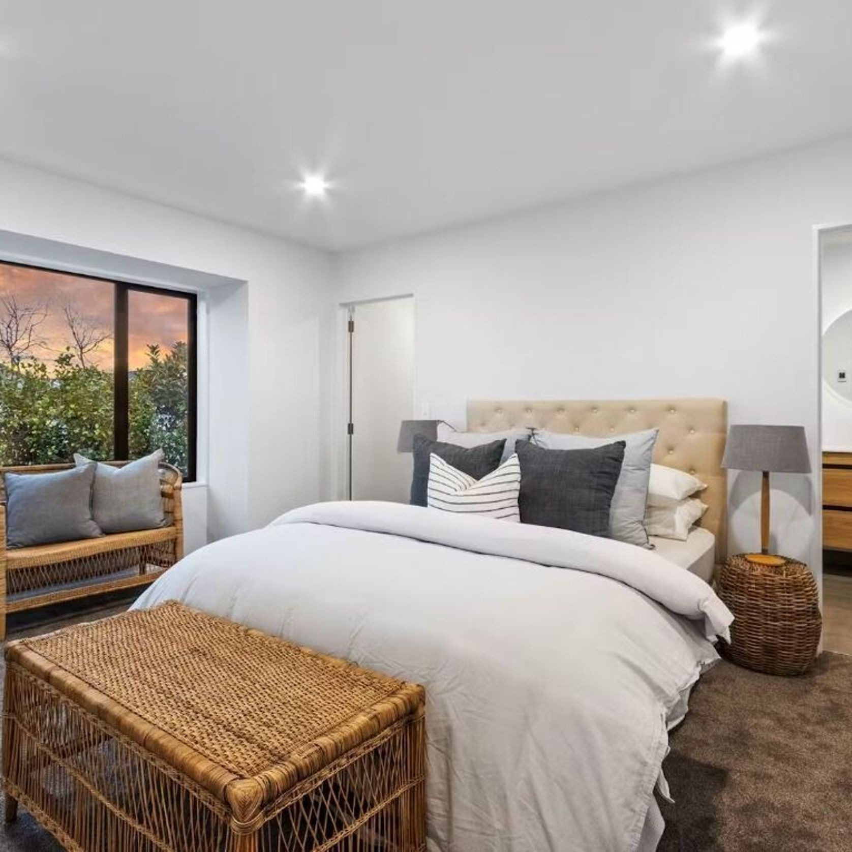 LED Back Light Polished Edge Round Mirror gallery detail image