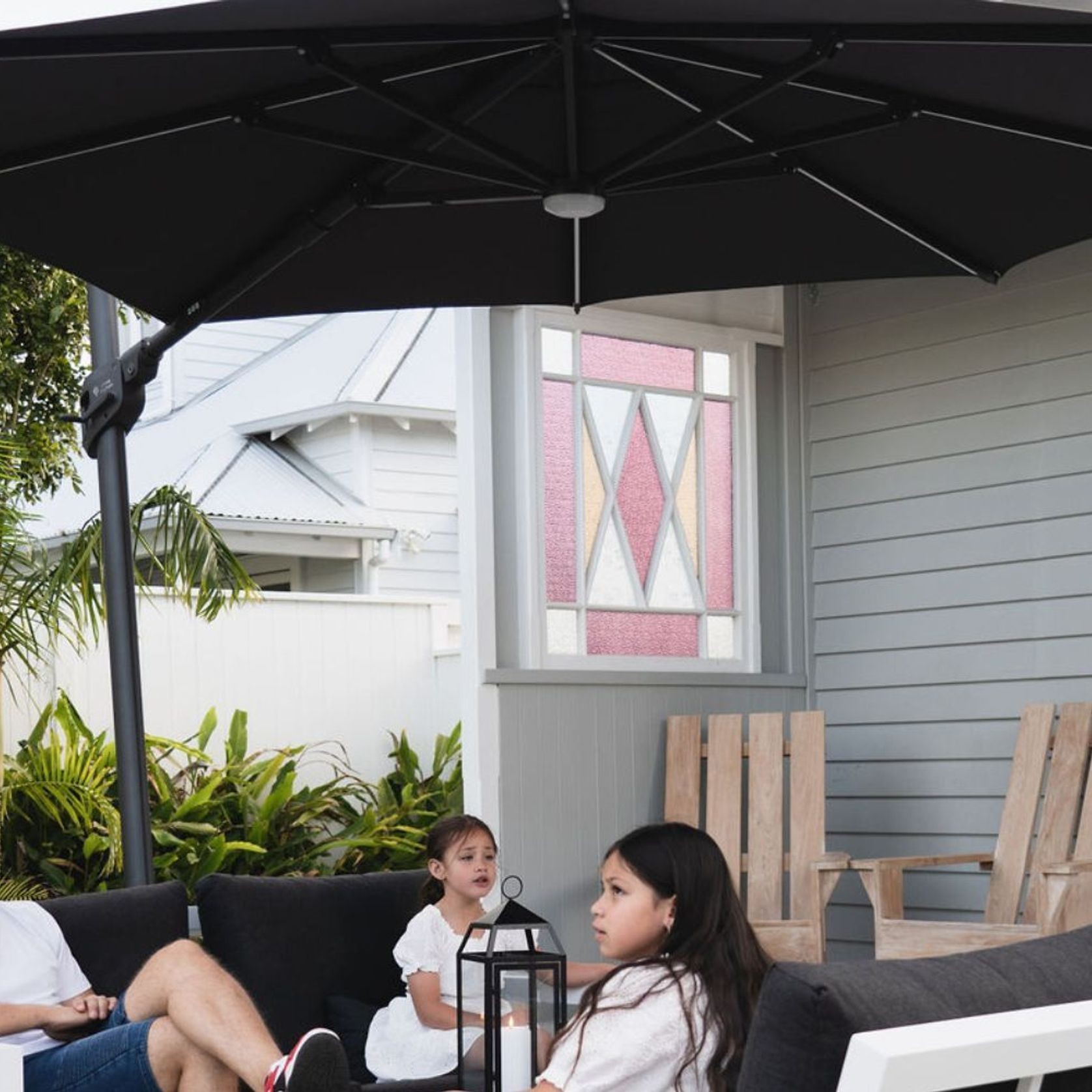 Alabaster 3m Round Cantilever Umbrella gallery detail image