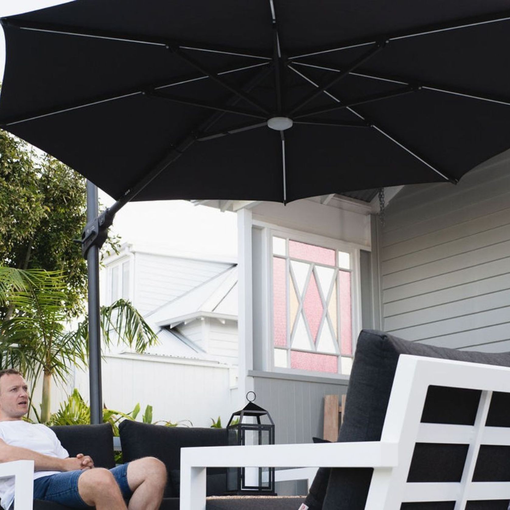 Alabaster 3m Round Cantilever Umbrella gallery detail image